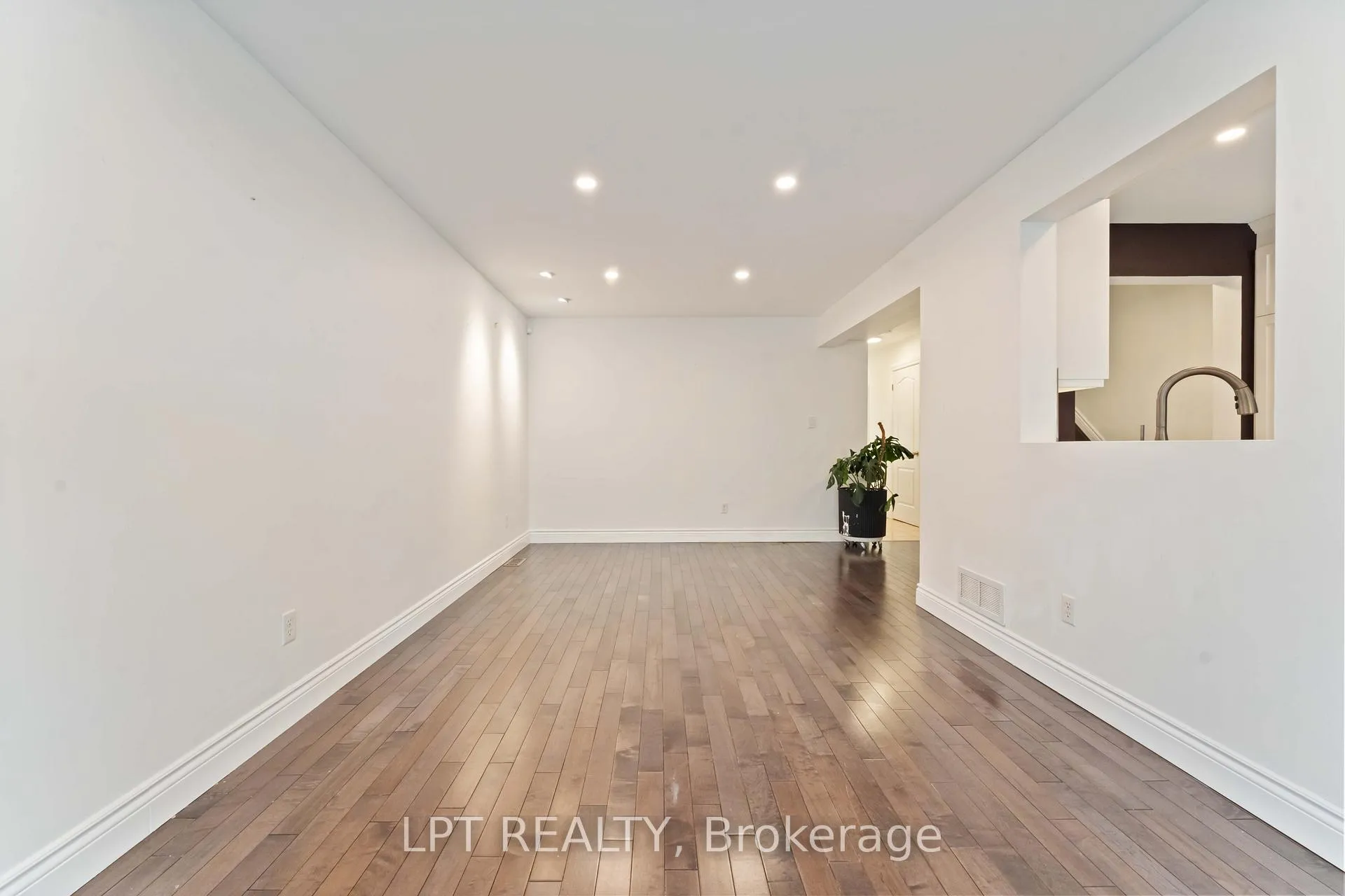 Photo 7 of 213 Idlewild Private, Ottawa, Barrhaven - Stonebridge — HOMEH