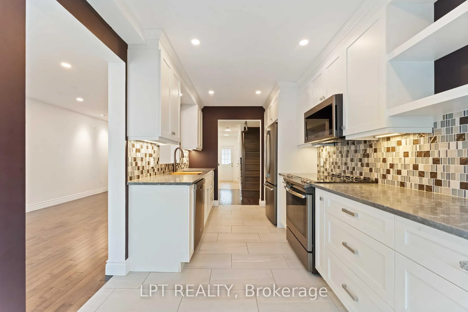 Photo 12 of 213 Idlewild Private, Ottawa, Barrhaven - Stonebridge — HOMEH