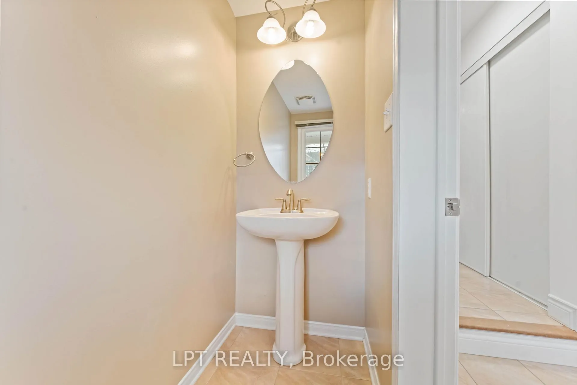 Photo 15 of 213 Idlewild Private, Ottawa, Barrhaven - Stonebridge — HOMEH