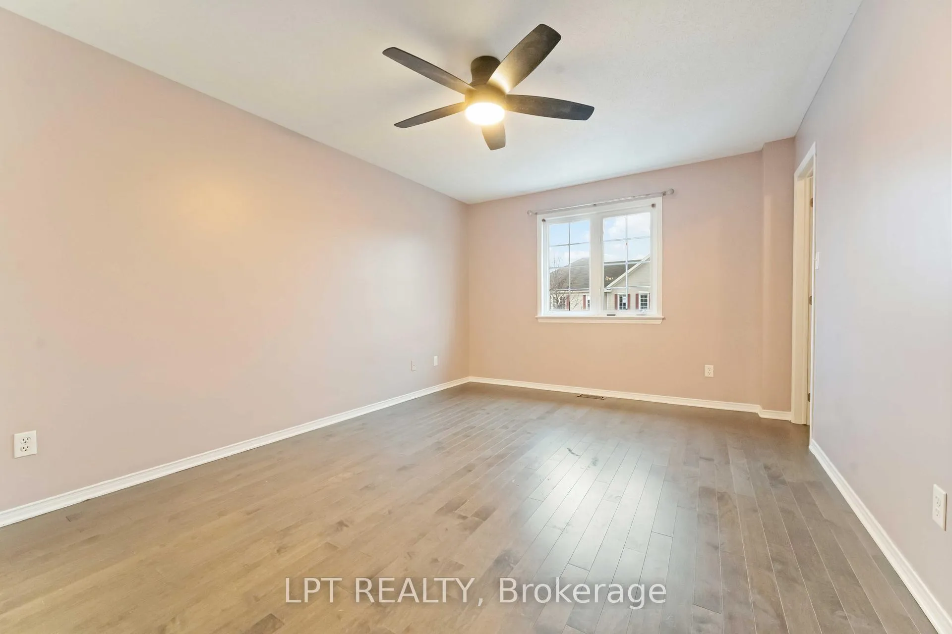 Photo 19 of 213 Idlewild Private, Ottawa, Barrhaven - Stonebridge — HOMEH