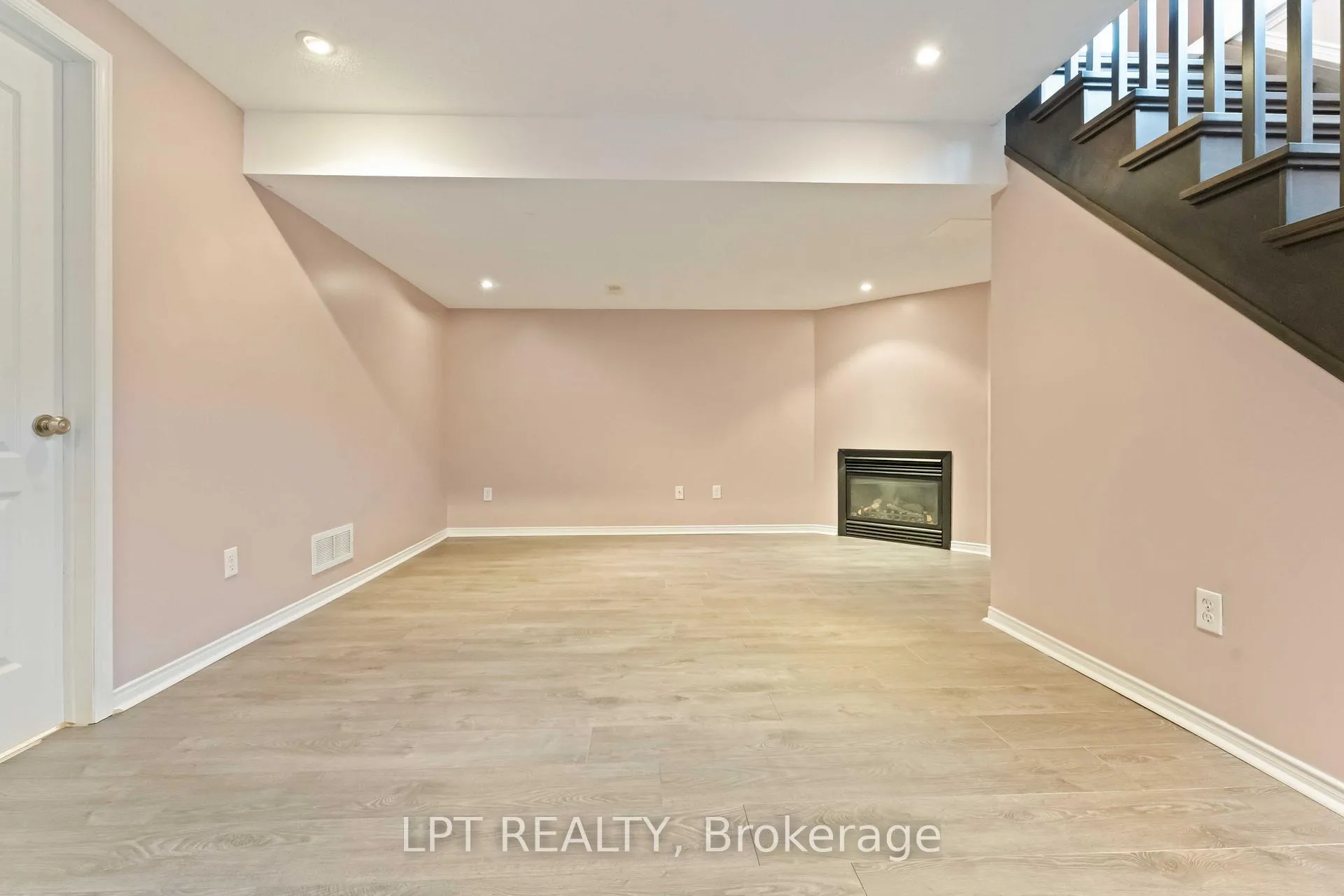 Photo 35 of 213 Idlewild Private, Ottawa, Barrhaven - Stonebridge — HOMEH