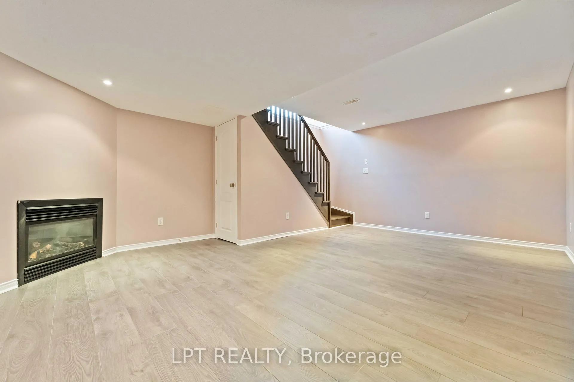 Photo 36 of 213 Idlewild Private, Ottawa, Barrhaven - Stonebridge — HOMEH