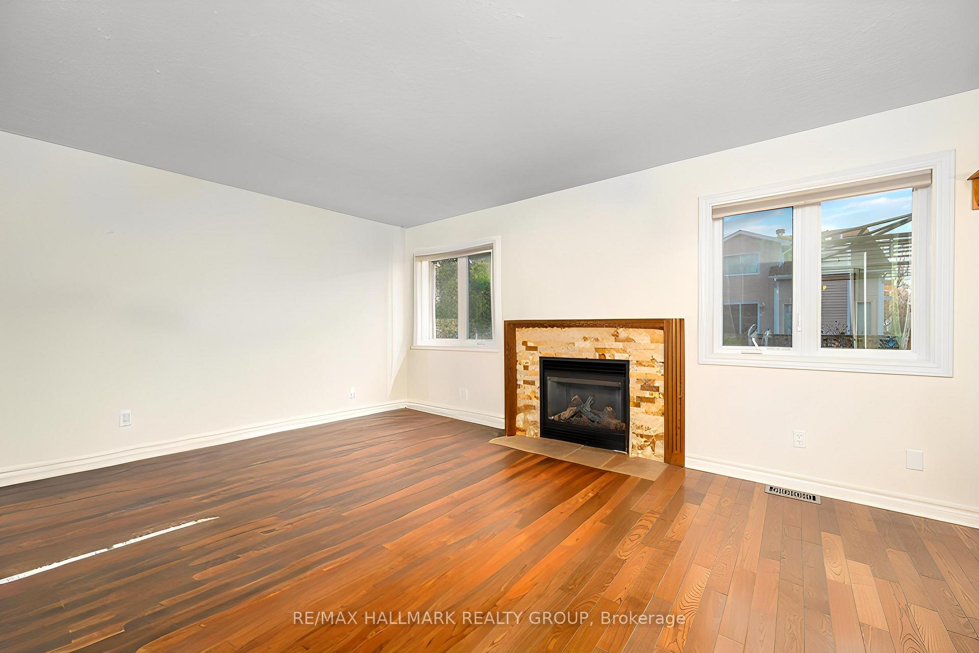 Photo 11 of 45 Tartan Drive, Ottawa, Barrhaven - Heritage Park — HOMEH