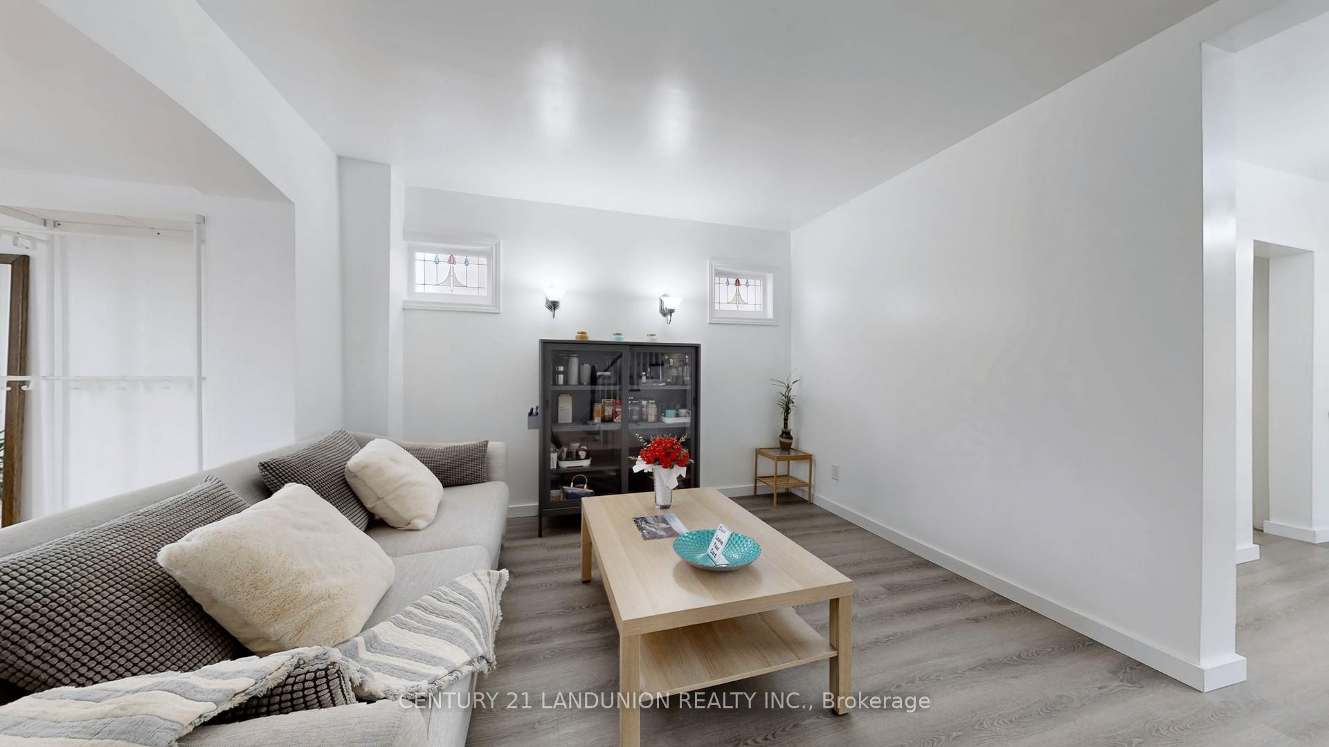 Photo 5 of 343 Kipling Avenue, Etobicoke, New Toronto — HOMEH