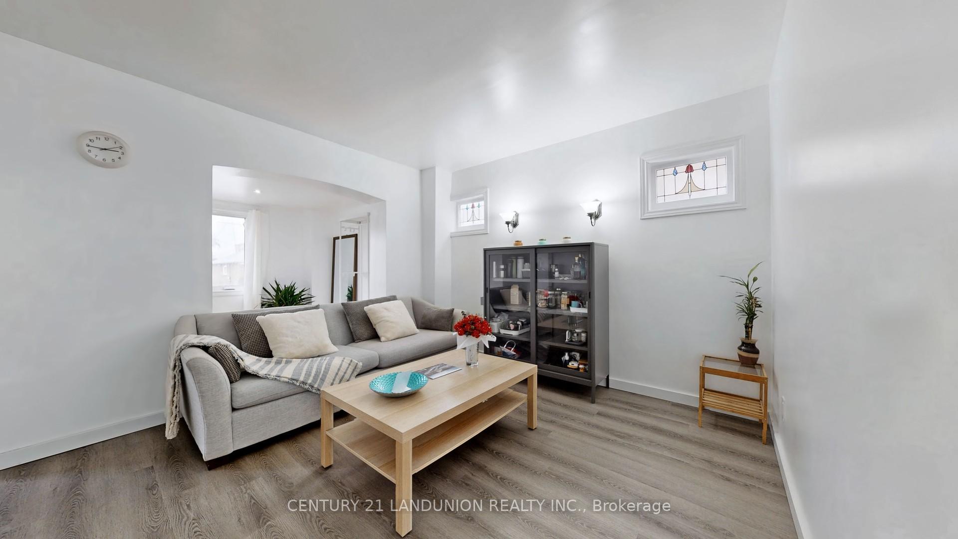Photo 6 of 343 Kipling Avenue, Etobicoke, New Toronto — HOMEH