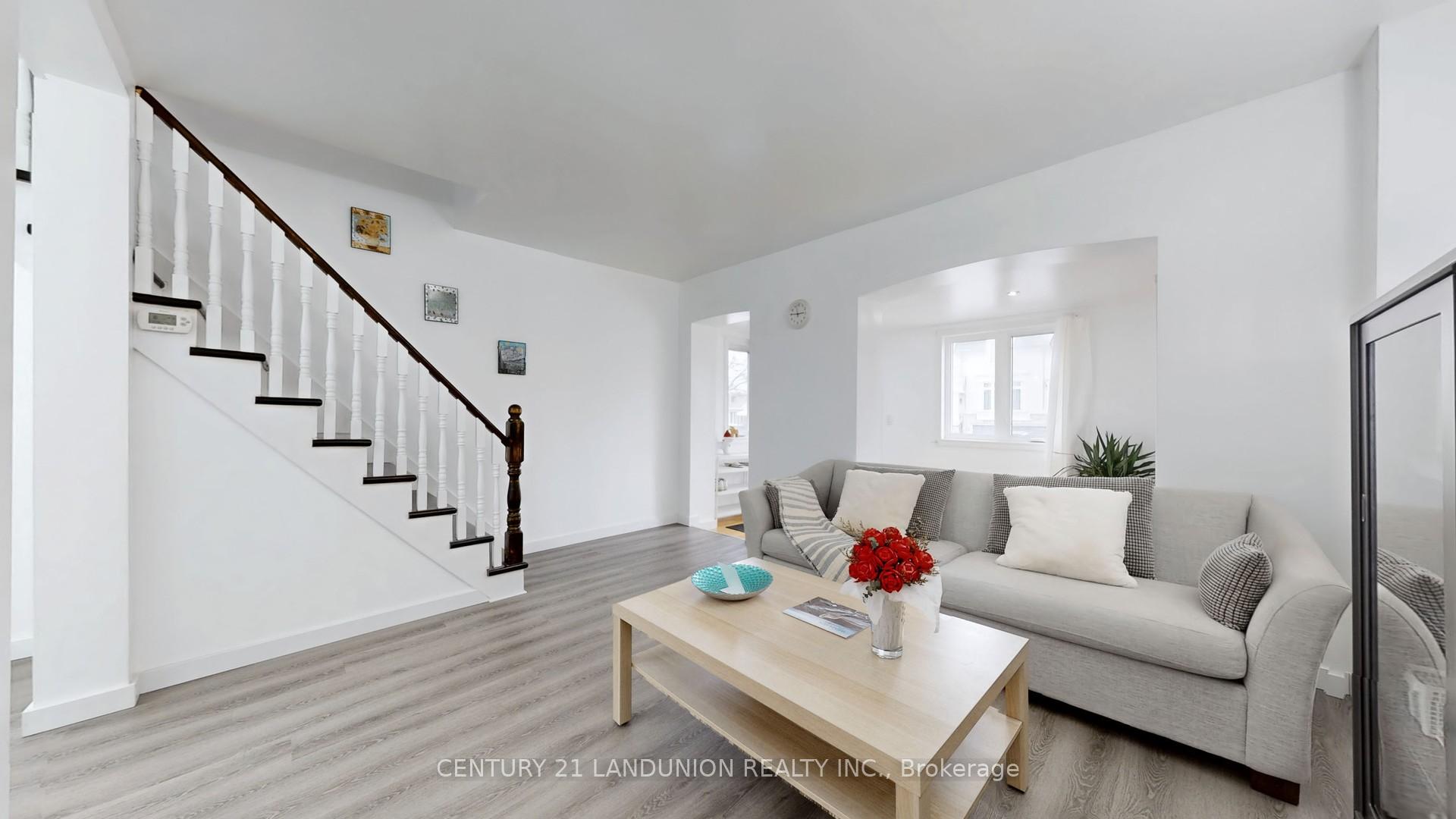 Photo 7 of 343 Kipling Avenue, Etobicoke, New Toronto — HOMEH