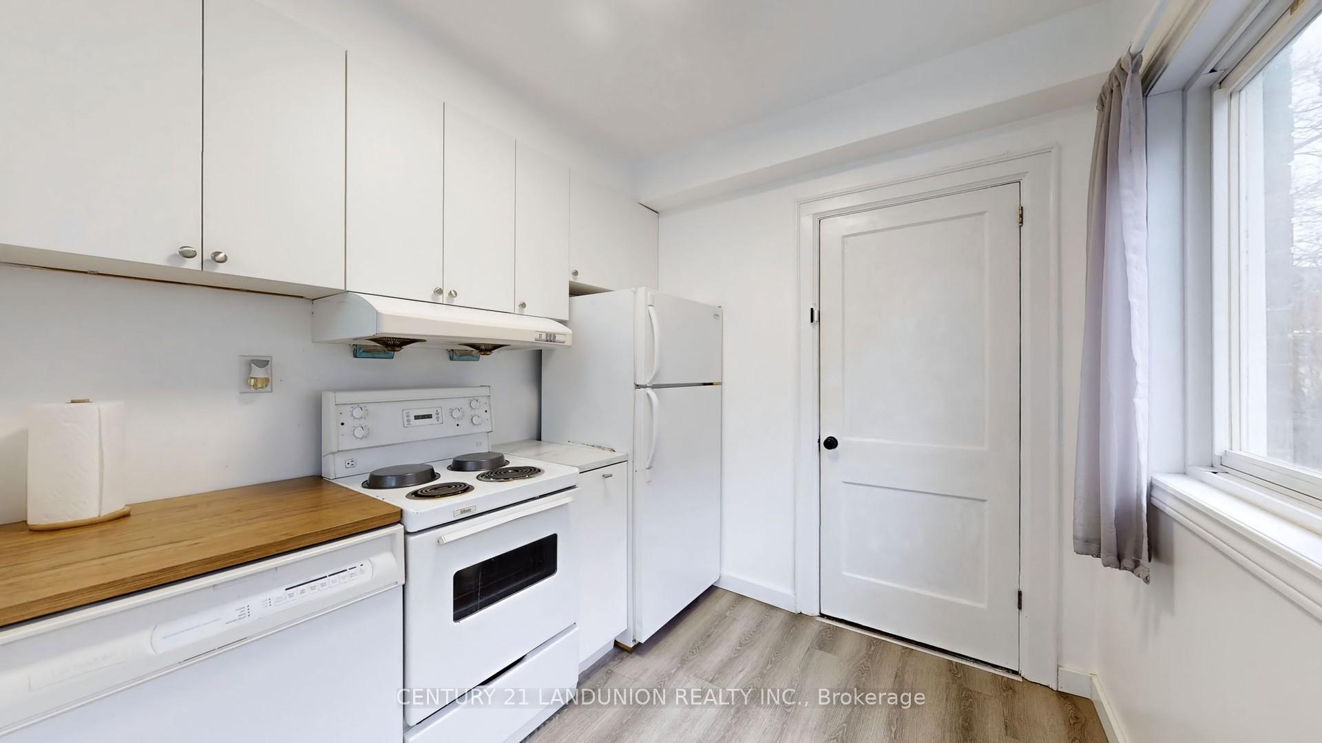 Photo 8 of 343 Kipling Avenue, Etobicoke, New Toronto — HOMEH