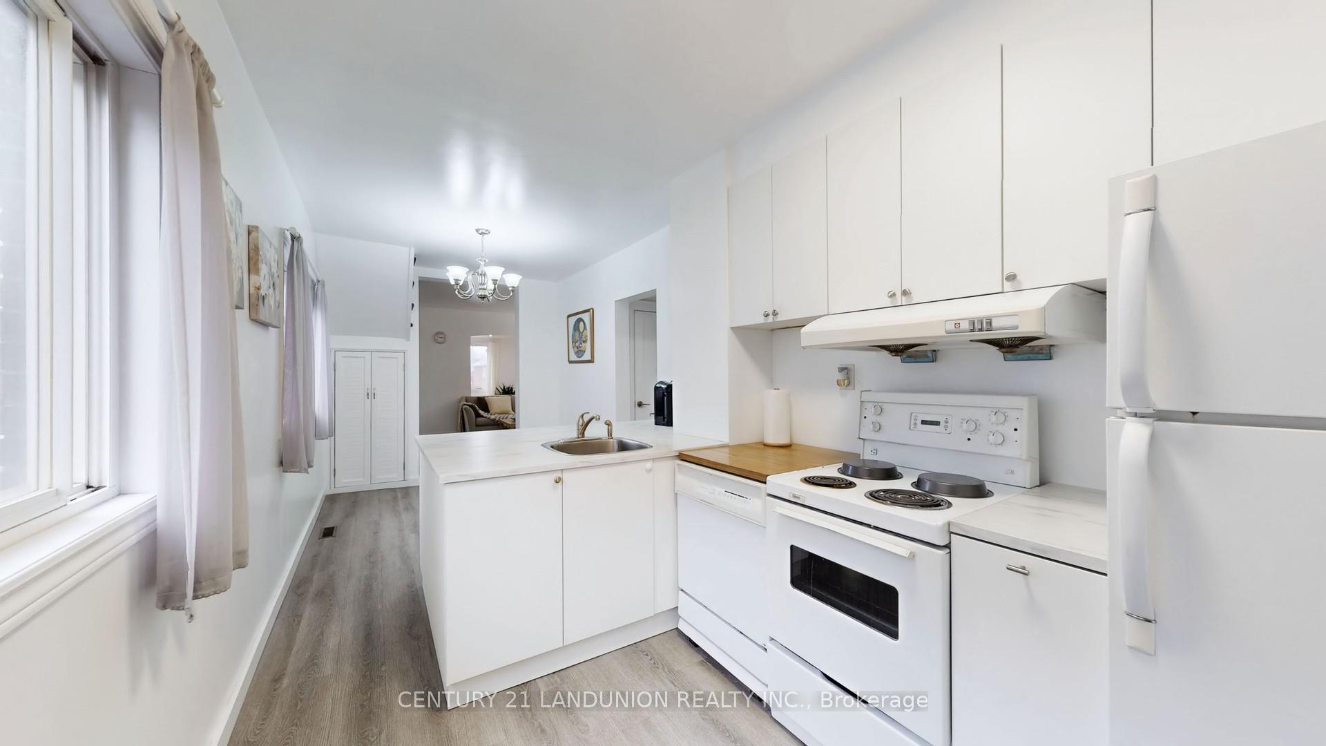 Photo 9 of 343 Kipling Avenue, Etobicoke, New Toronto — HOMEH