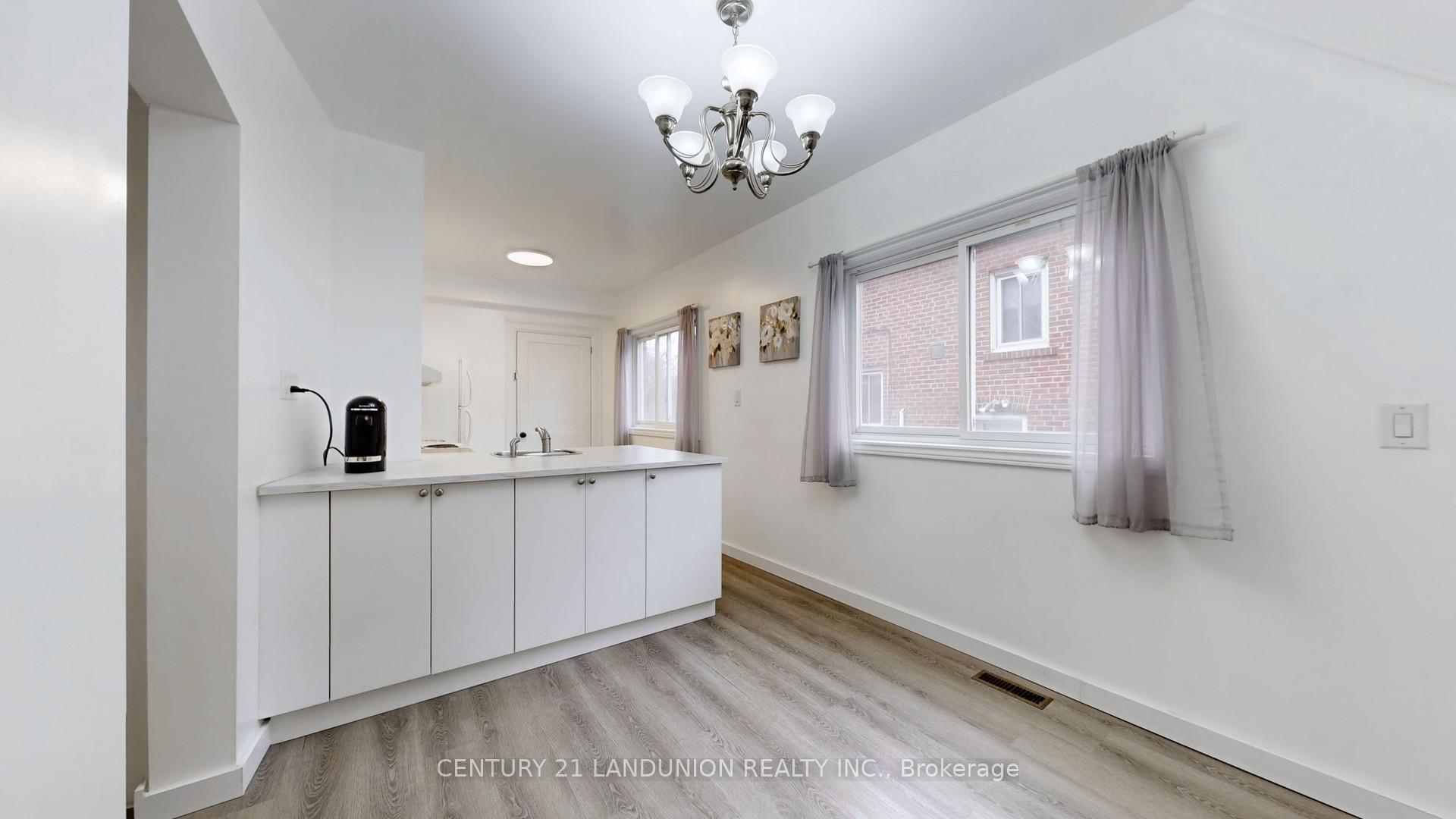 Photo 10 of 343 Kipling Avenue, Etobicoke, New Toronto — HOMEH