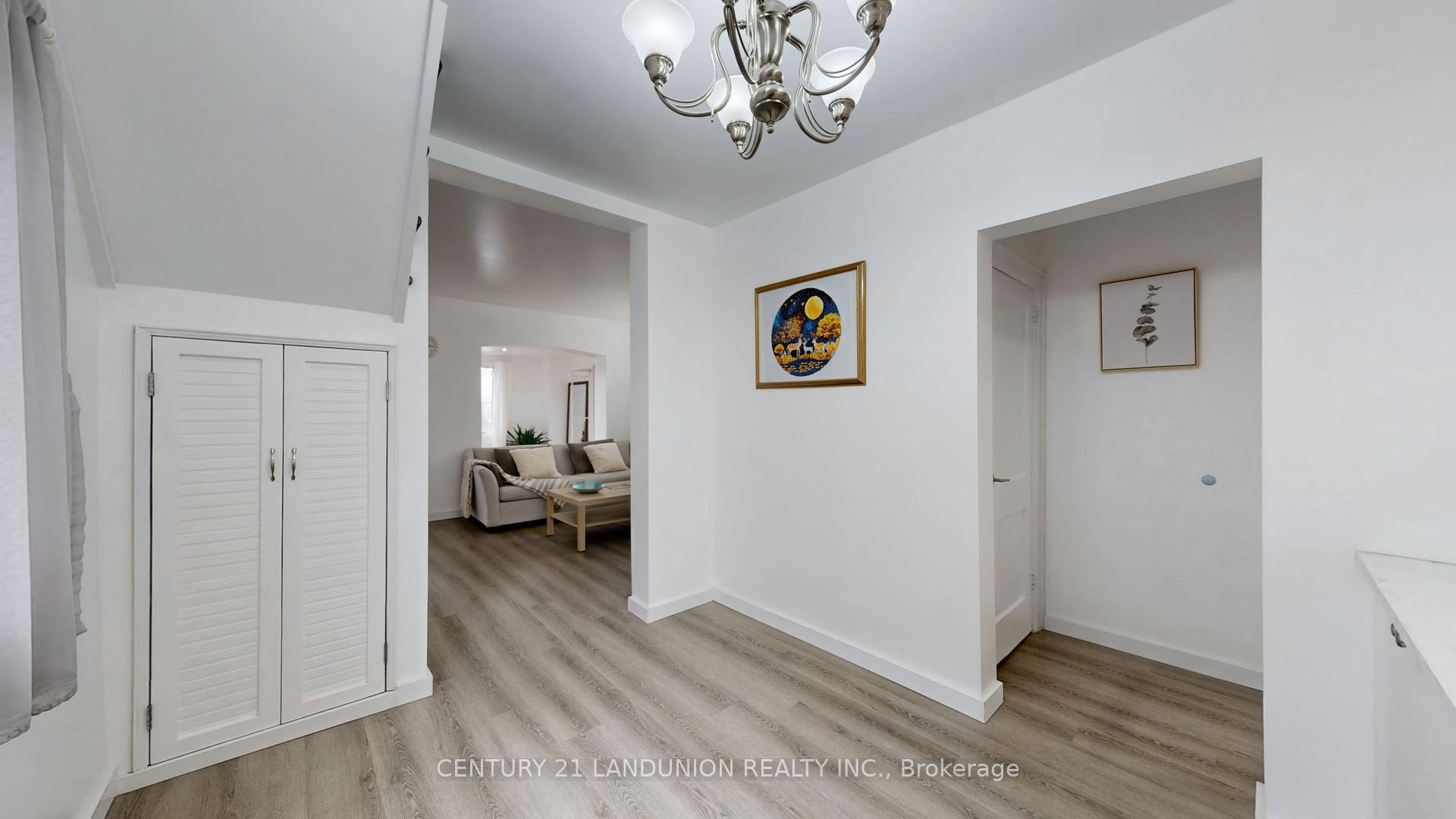 Photo 11 of 343 Kipling Avenue, Etobicoke, New Toronto — HOMEH