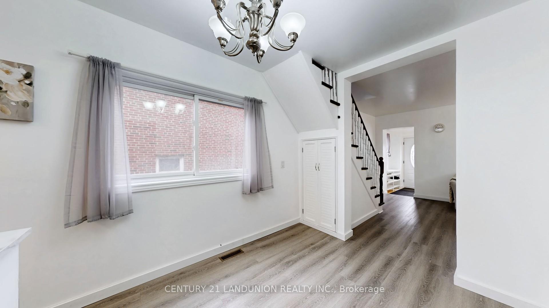 Photo 12 of 343 Kipling Avenue, Etobicoke, New Toronto — HOMEH