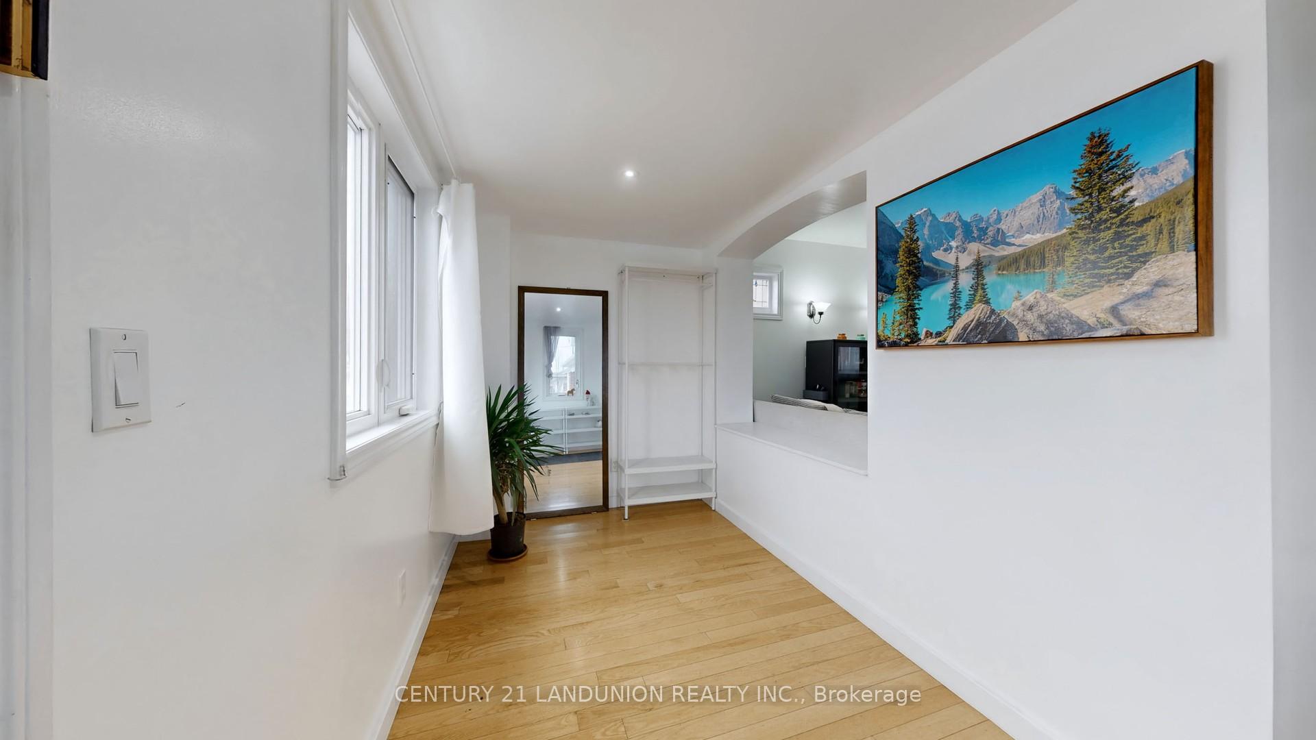 Photo 14 of 343 Kipling Avenue, Etobicoke, New Toronto — HOMEH