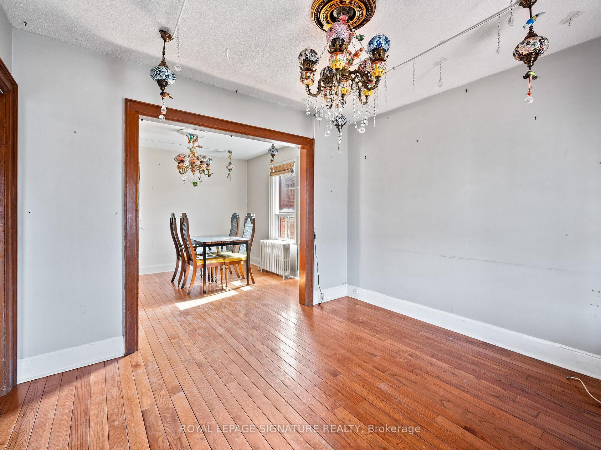 Photo 3 of 5 Connorvale Avenue, Etobicoke, Alderwood — HOMEH