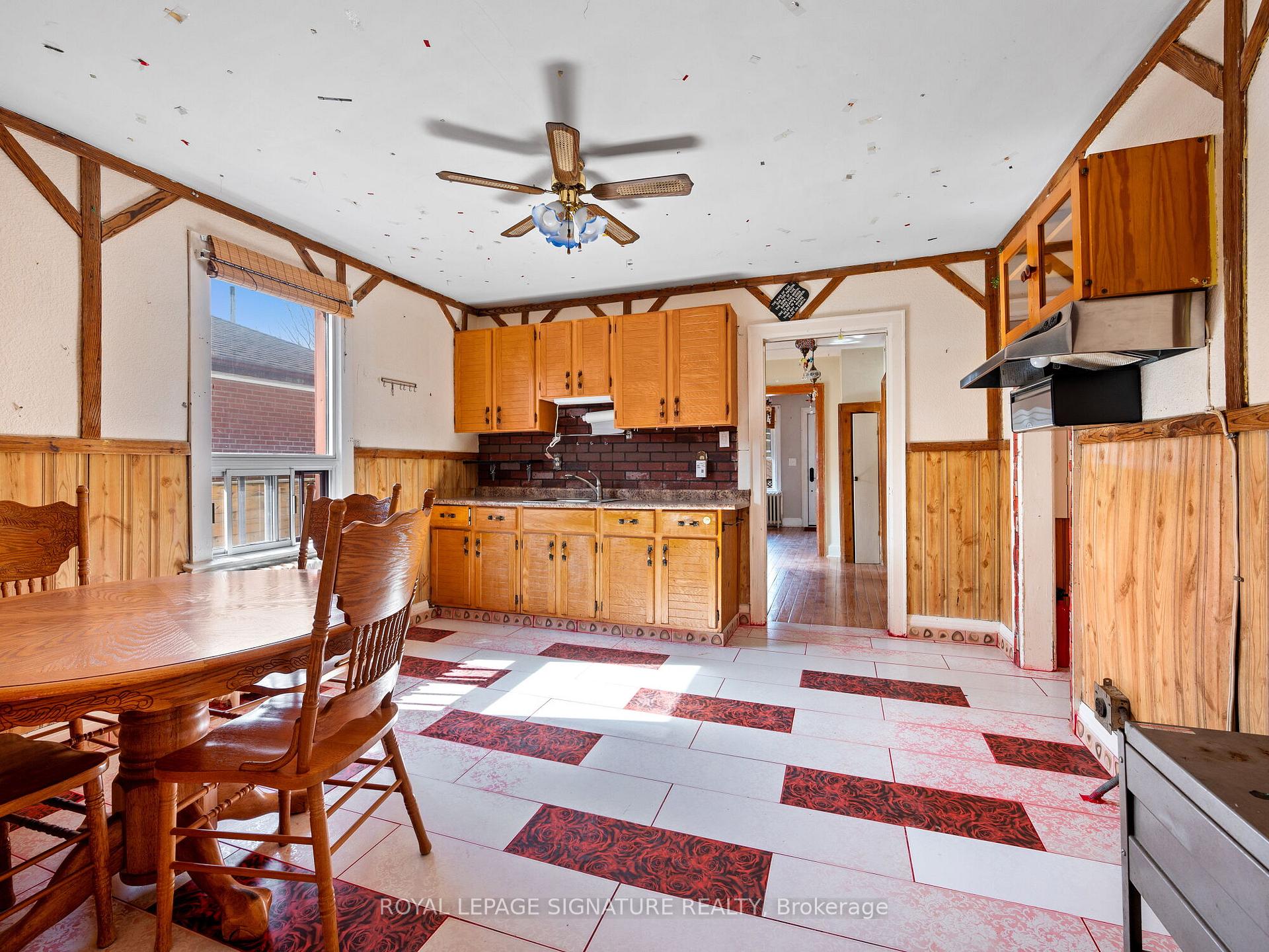 Photo 6 of 5 Connorvale Avenue, Etobicoke, Alderwood — HOMEH