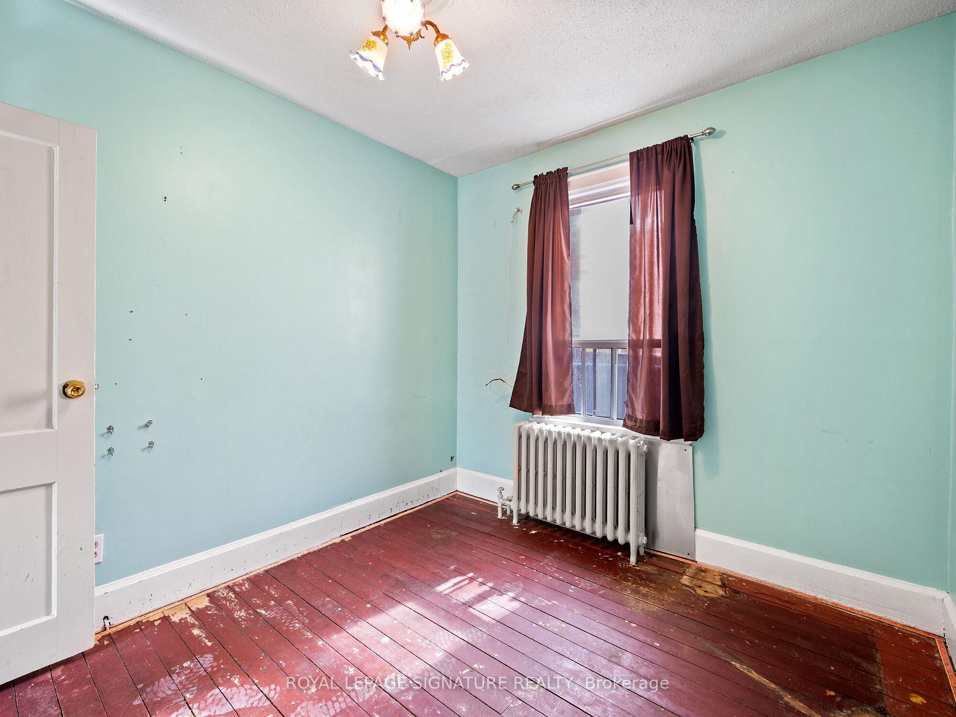 Photo 10 of 5 Connorvale Avenue, Etobicoke, Alderwood — HOMEH