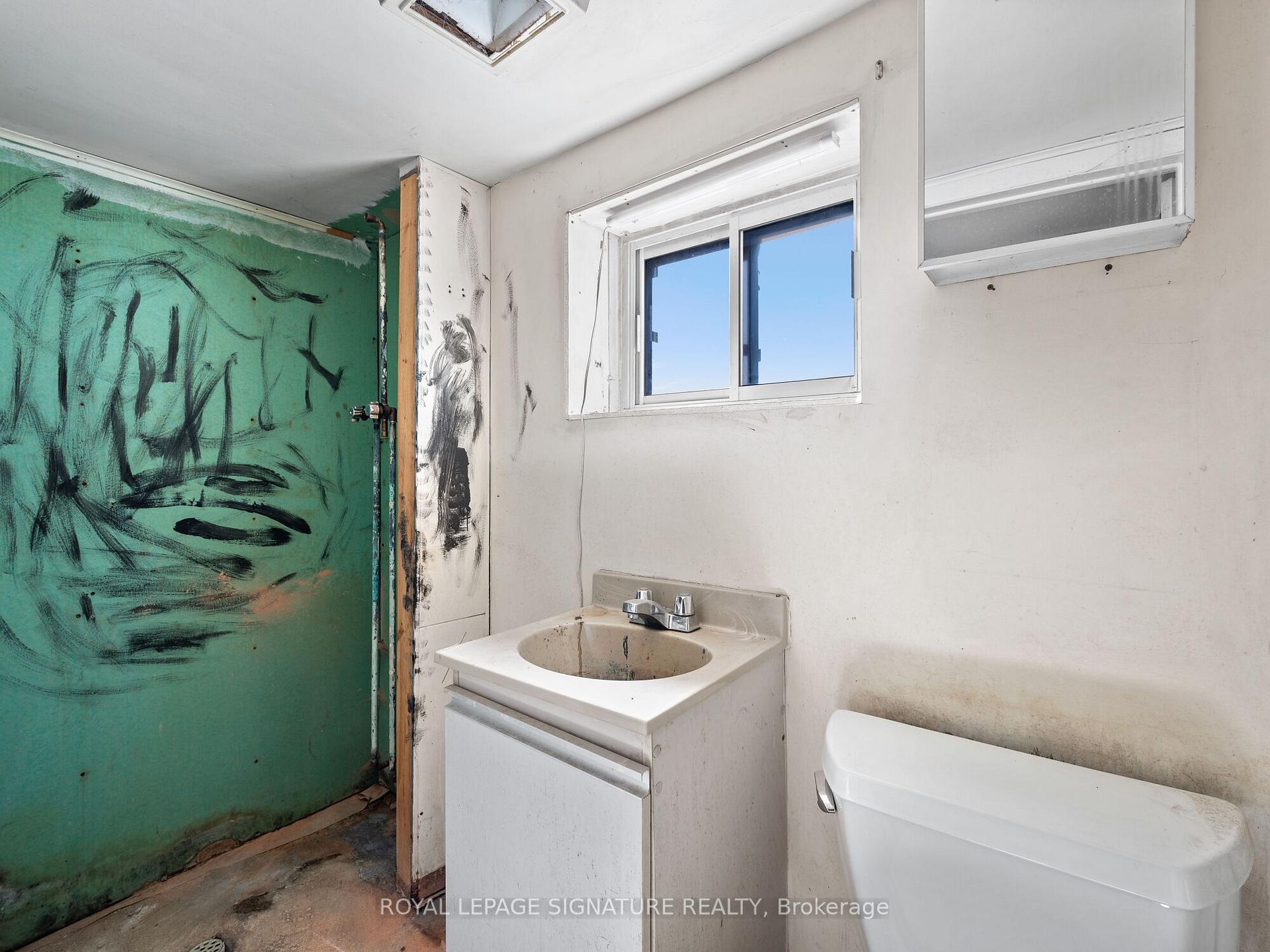 Photo 17 of 5 Connorvale Avenue, Etobicoke, Alderwood — HOMEH