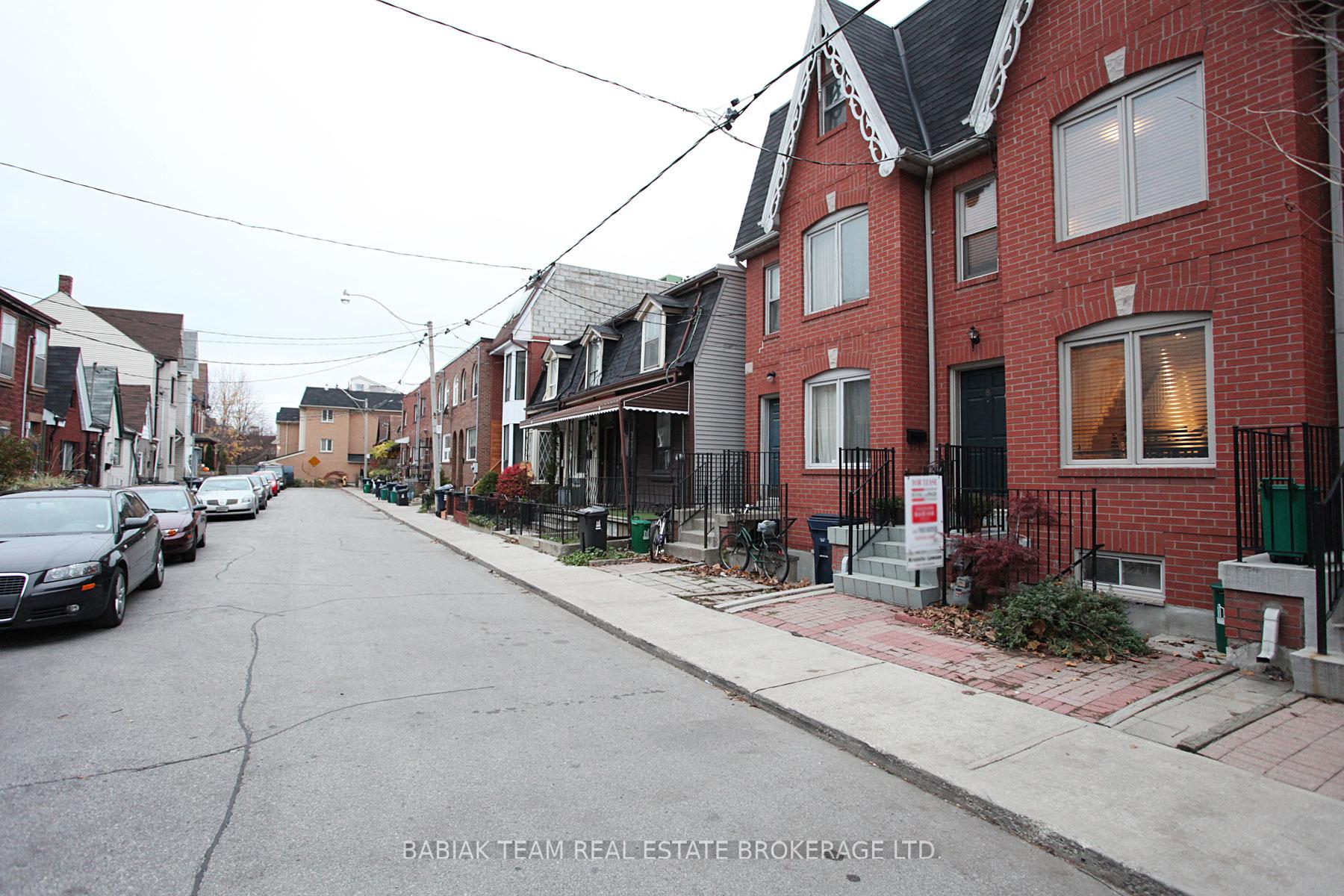 Photo 2 of 8 Whitaker Avenue, Toronto, Niagara — HOMEH