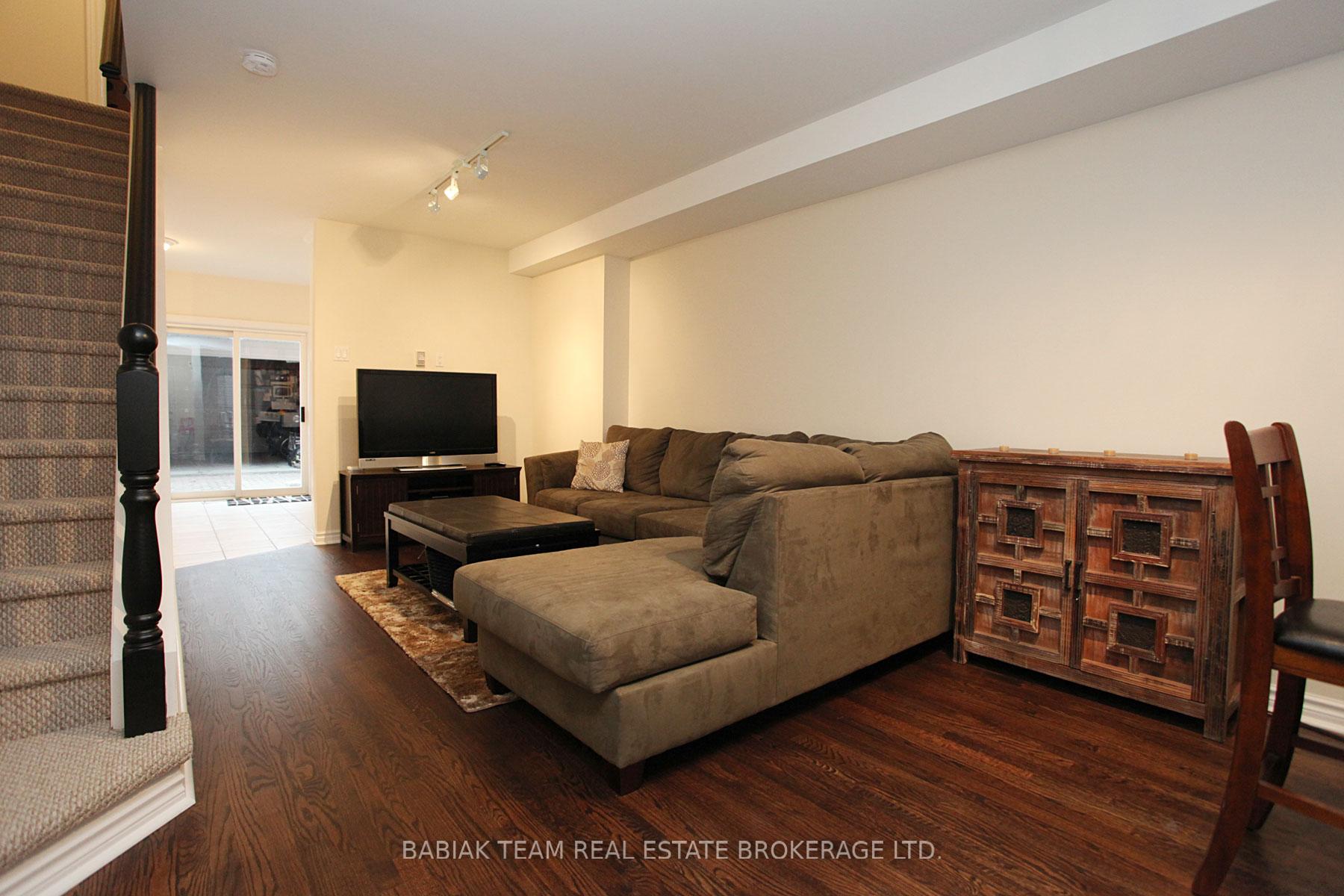 Photo 6 of 8 Whitaker Avenue, Toronto, Niagara — HOMEH
