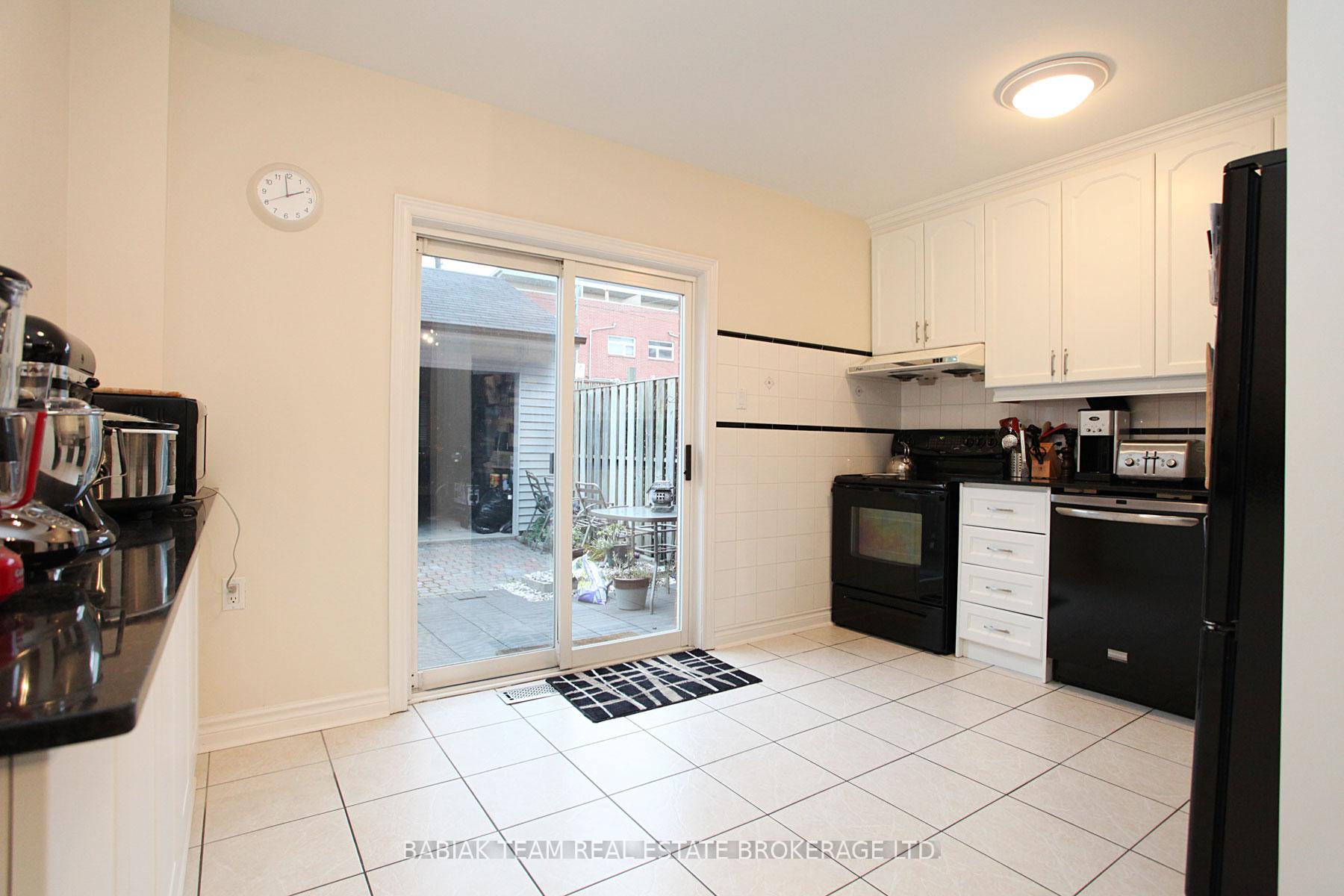 Photo 13 of 8 Whitaker Avenue, Toronto, Niagara — HOMEH