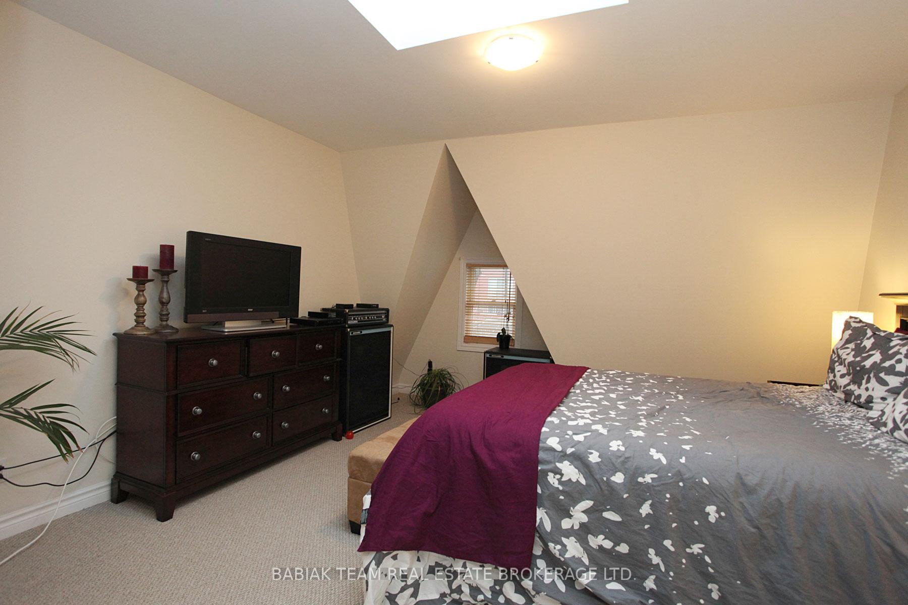 Photo 18 of 8 Whitaker Avenue, Toronto, Niagara — HOMEH