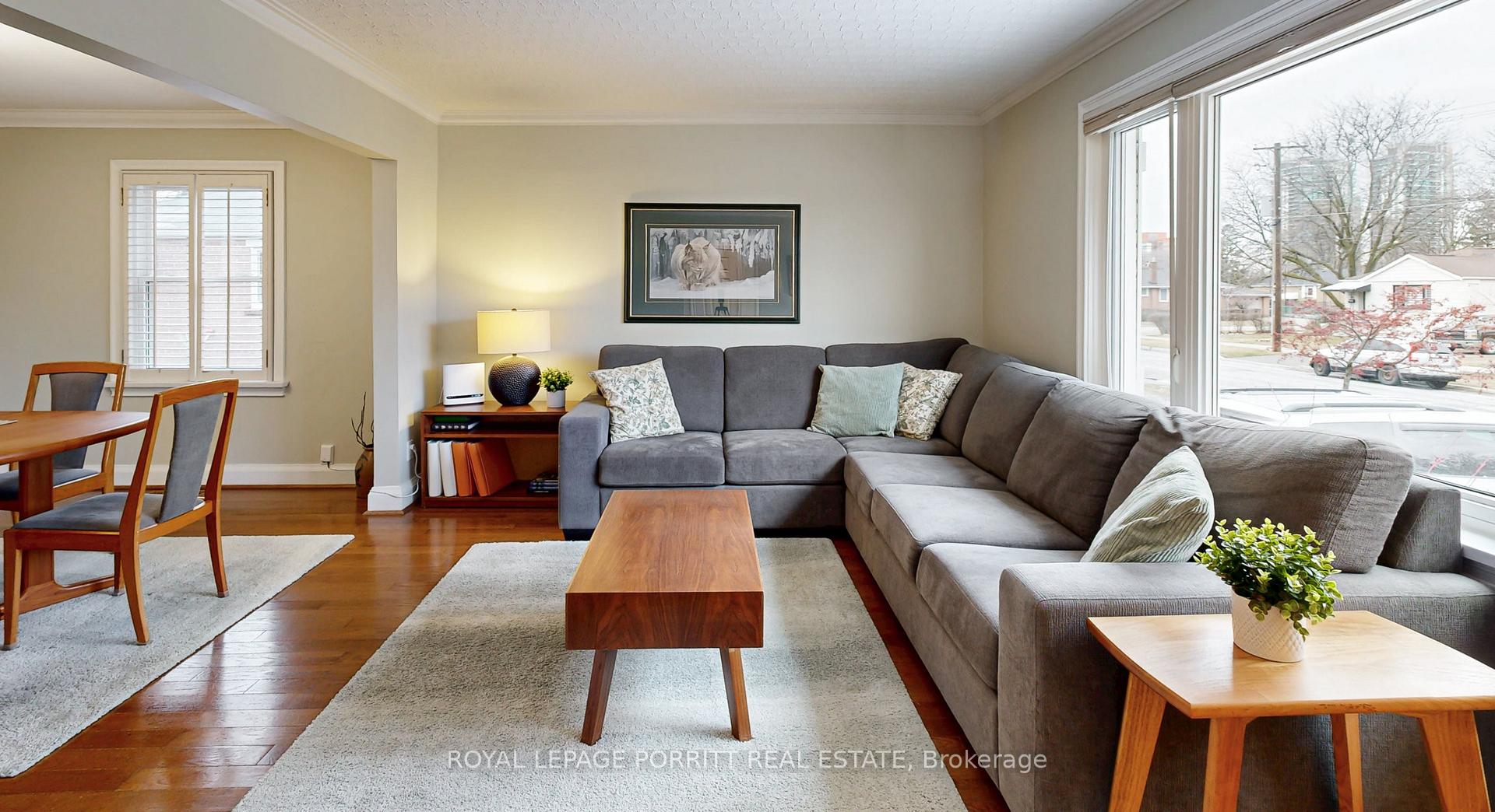 Photo 2 of 41 Ecker Drive, Etobicoke, Alderwood — HOMEH
