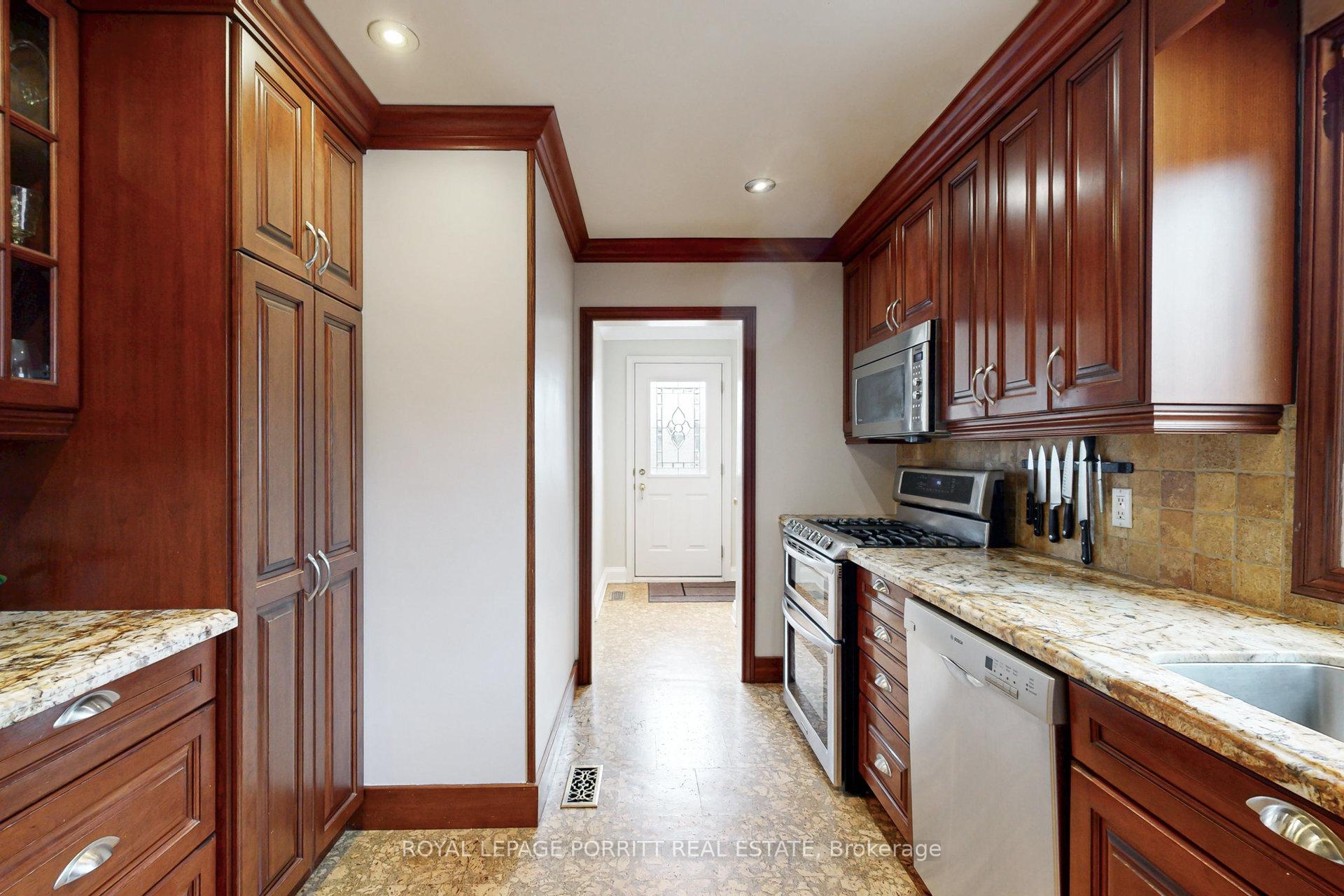 Photo 10 of 41 Ecker Drive, Etobicoke, Alderwood — HOMEH