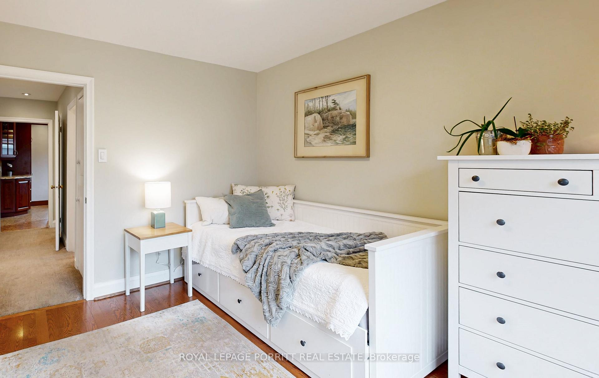 Photo 16 of 41 Ecker Drive, Etobicoke, Alderwood — HOMEH