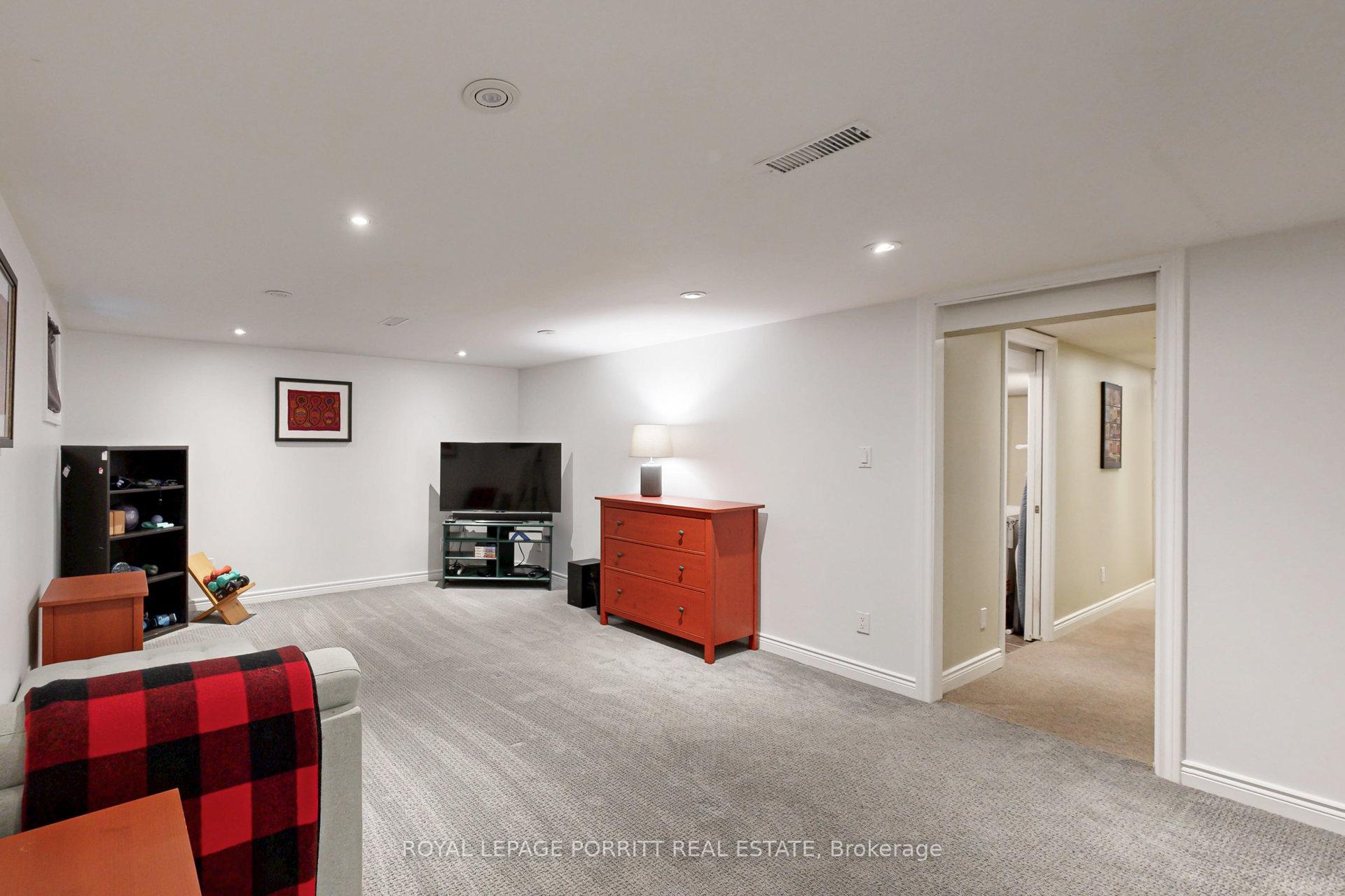 Photo 25 of 41 Ecker Drive, Etobicoke, Alderwood — HOMEH