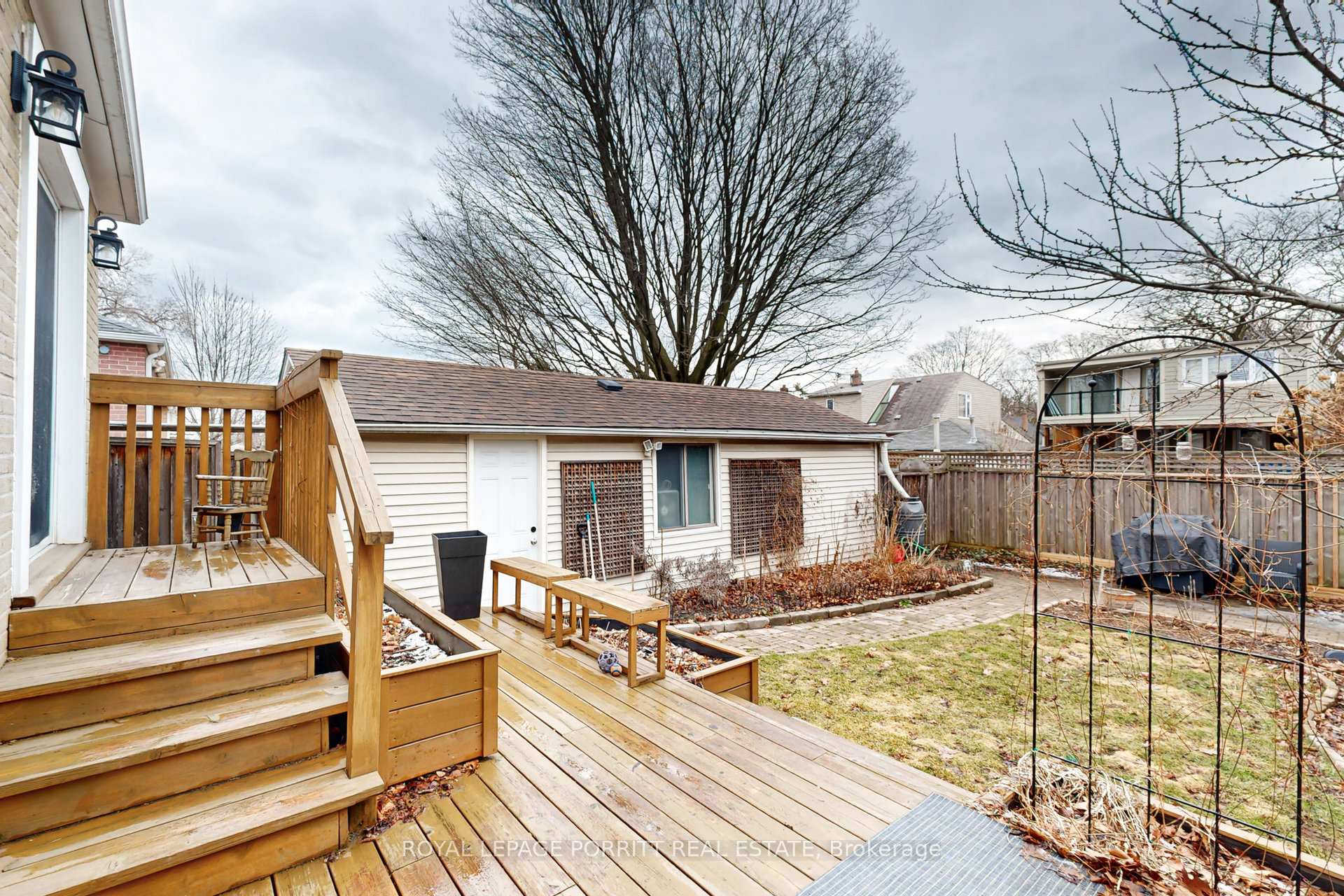 Photo 32 of 41 Ecker Drive, Etobicoke, Alderwood — HOMEH