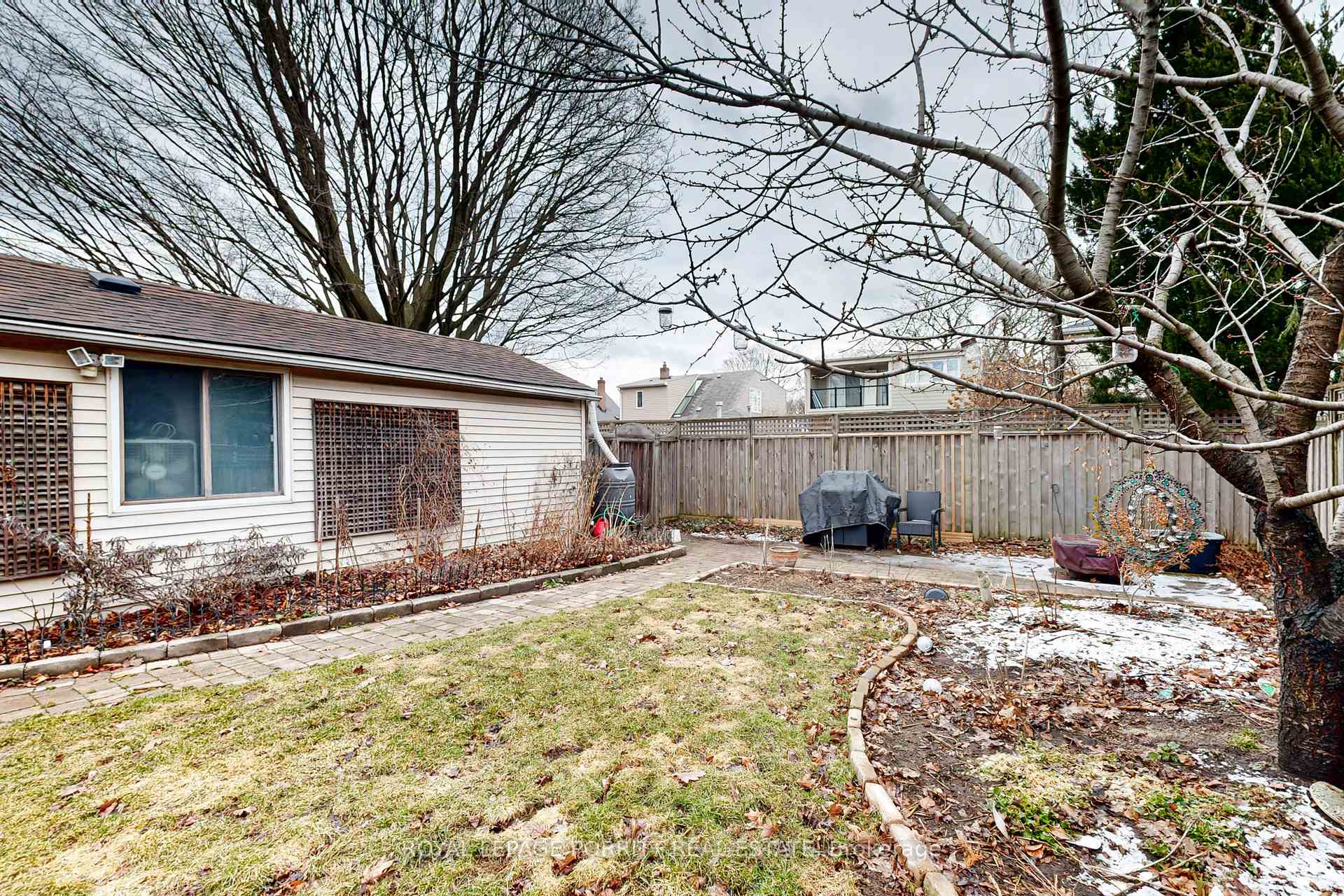 Photo 33 of 41 Ecker Drive, Etobicoke, Alderwood — HOMEH