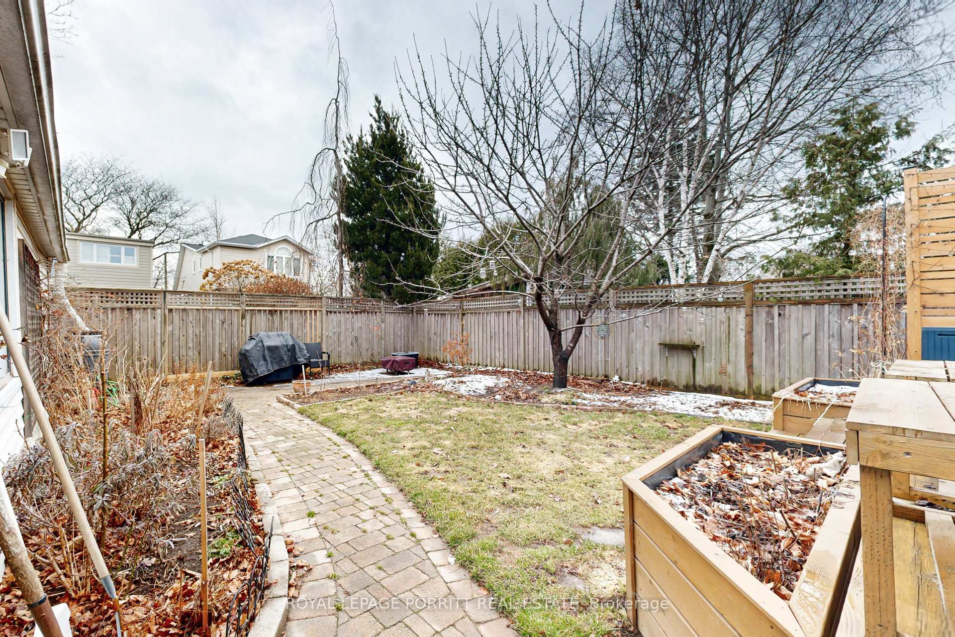 Photo 35 of 41 Ecker Drive, Etobicoke, Alderwood — HOMEH