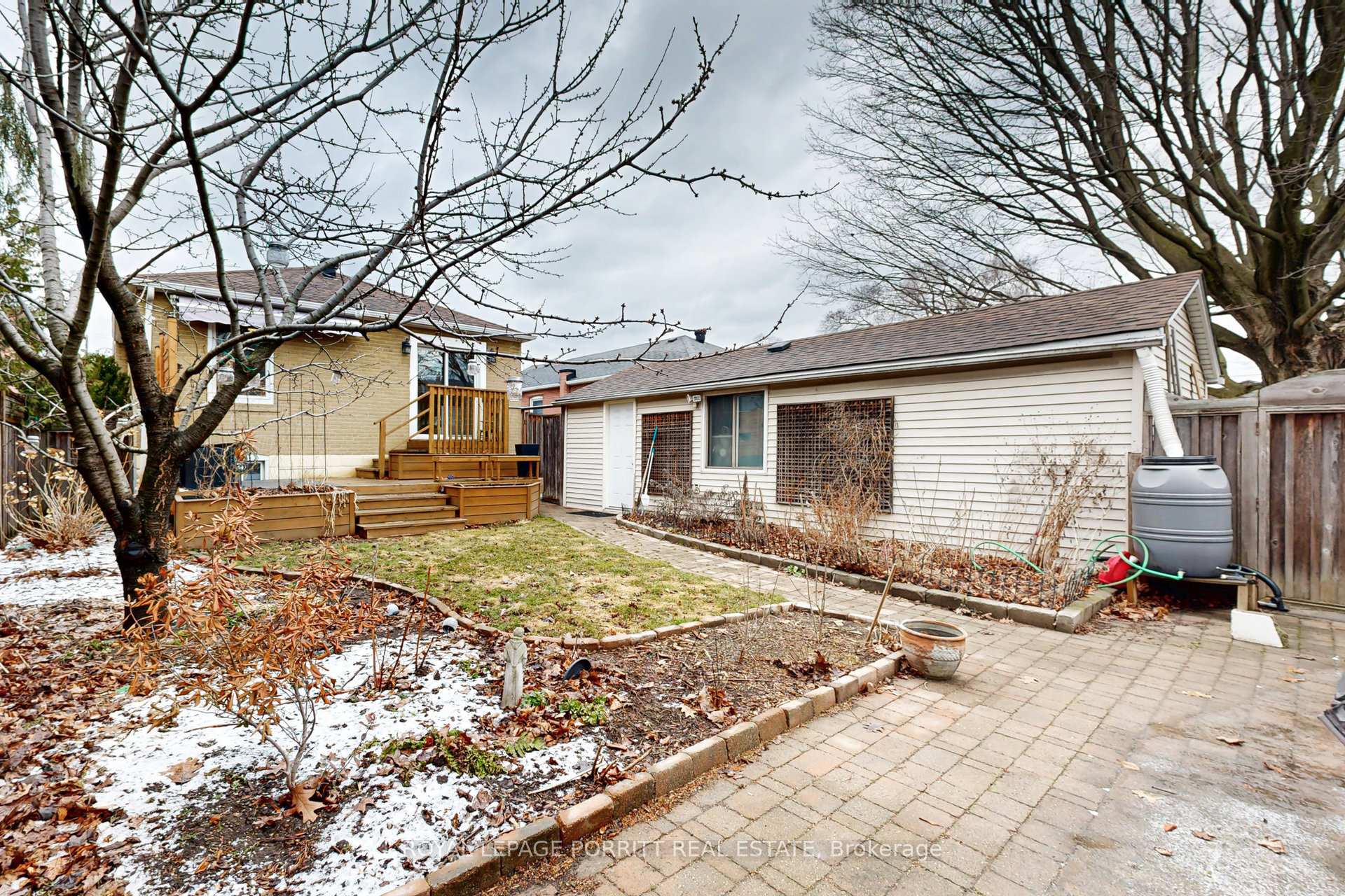 Photo 37 of 41 Ecker Drive, Etobicoke, Alderwood — HOMEH