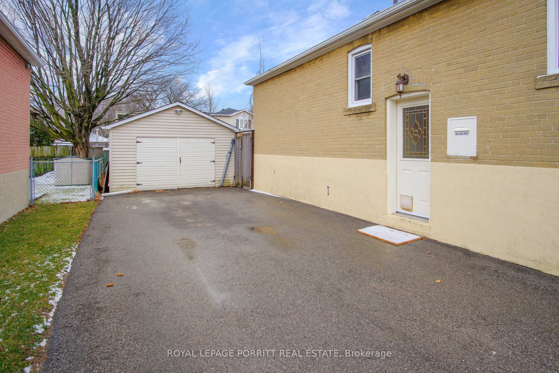 Photo 38 of 41 Ecker Drive, Etobicoke, Alderwood — HOMEH