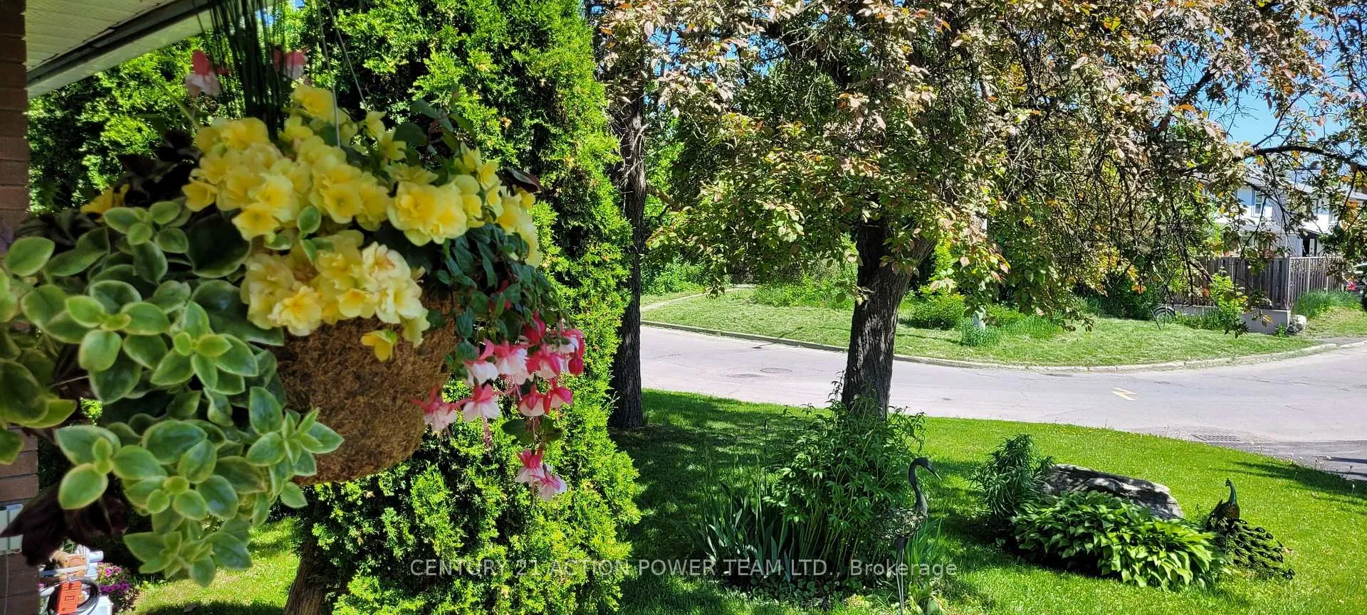 Photo 19 of 1829 Cloverlawn Crescent, Ottawa, Beacon Hill South — HOMEH