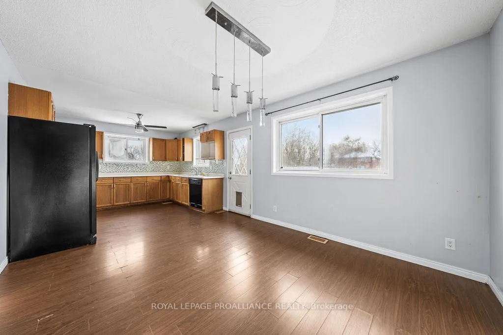 Photo 121 of 24 St Charles Street, Belleville, Belleville Ward — HOMEH