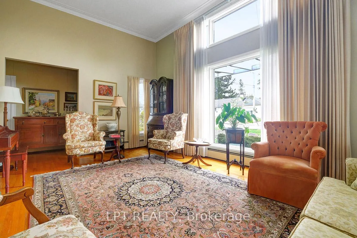 Photo 35 of 169 Roger Road, Ottawa, Faircrest Heights — HOMEH