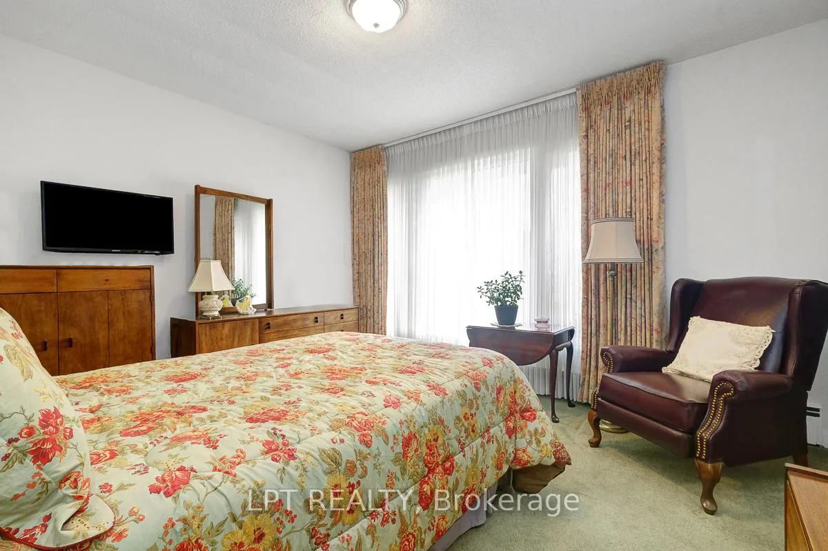 Photo 129 of 169 Roger Road, Ottawa, Faircrest Heights — HOMEH