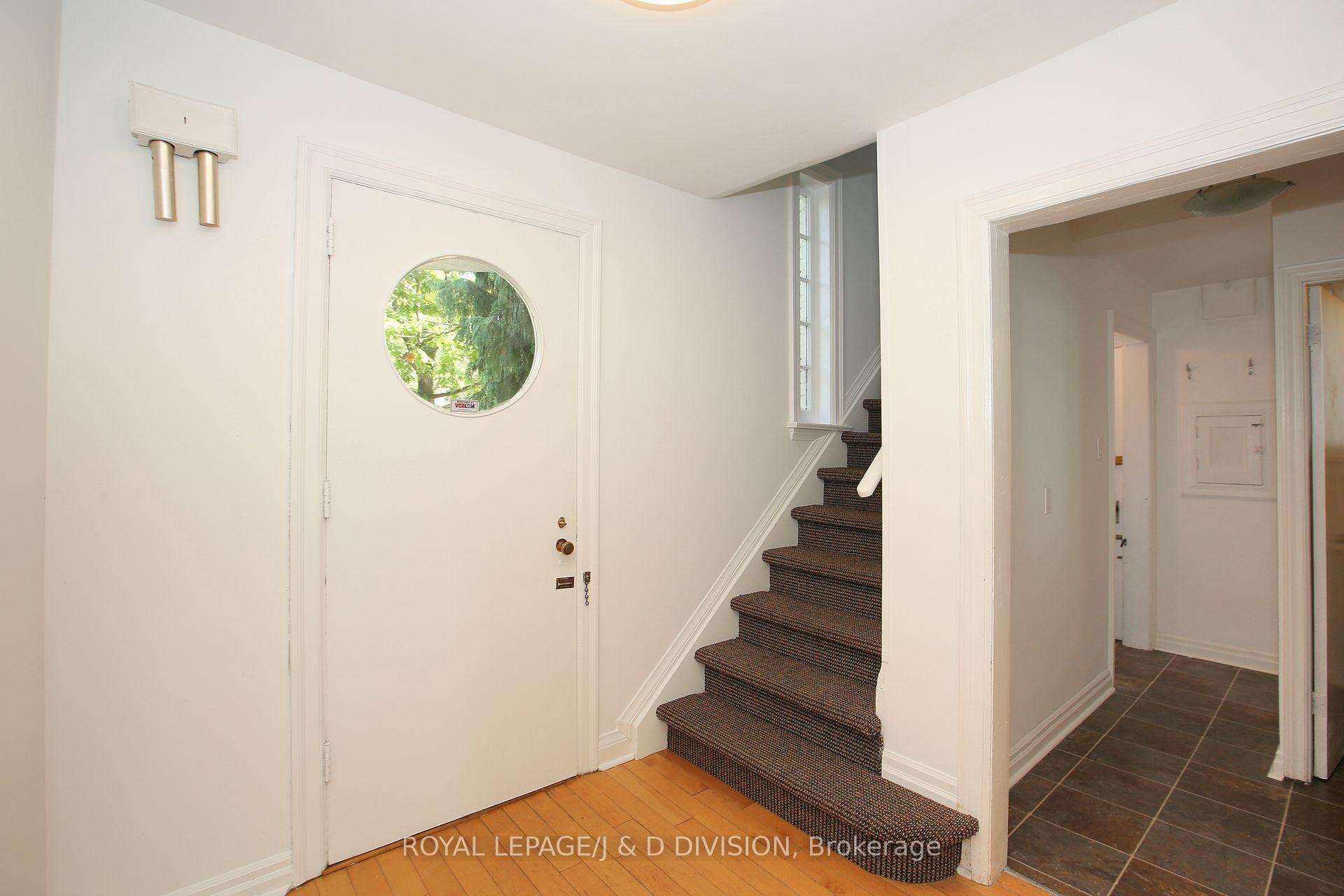 Photo 4 of 63 Lake Promenade, Etobicoke, Long Branch — HOMEH