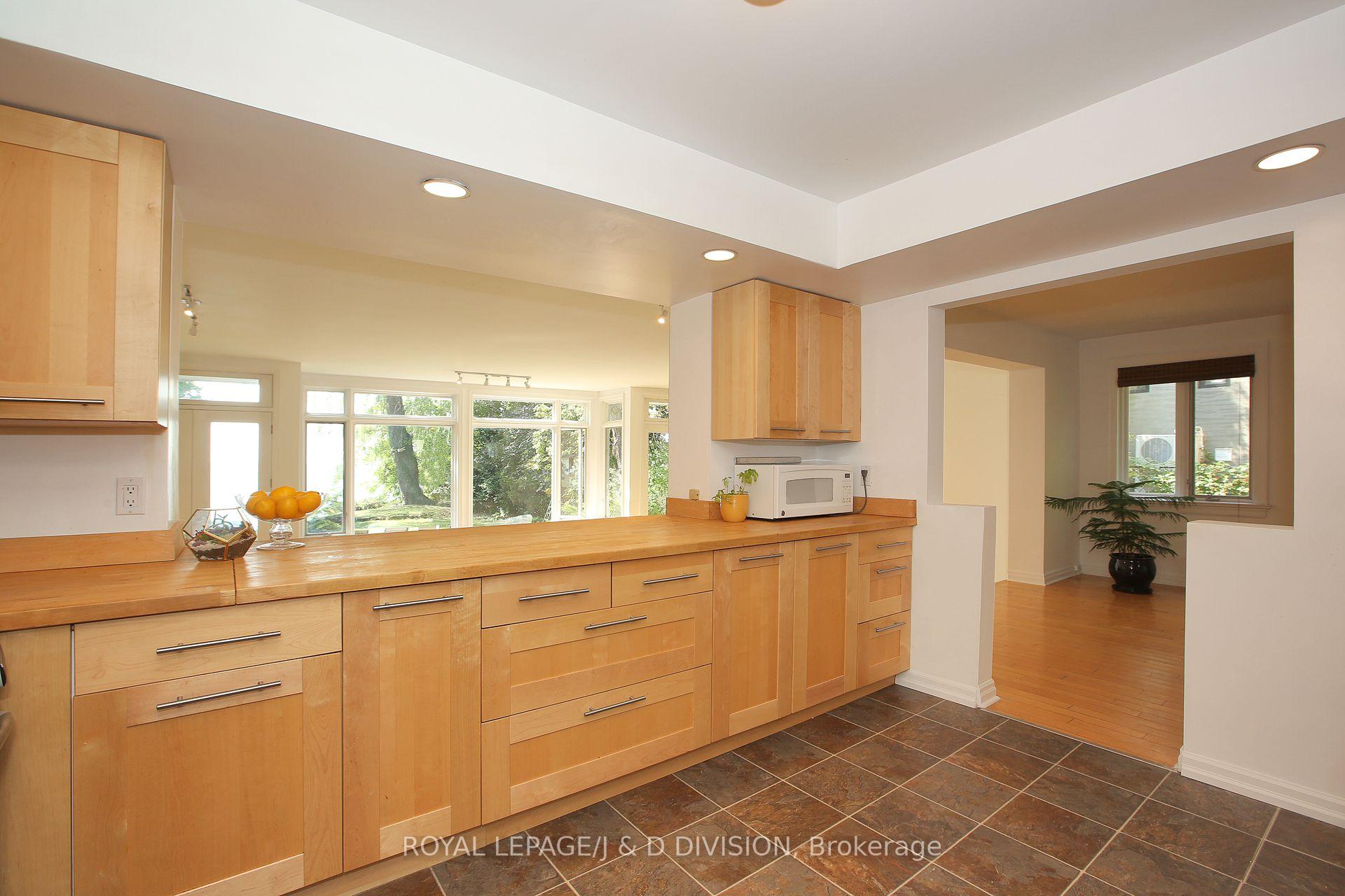 Photo 6 of 63 Lake Promenade, Etobicoke, Long Branch — HOMEH