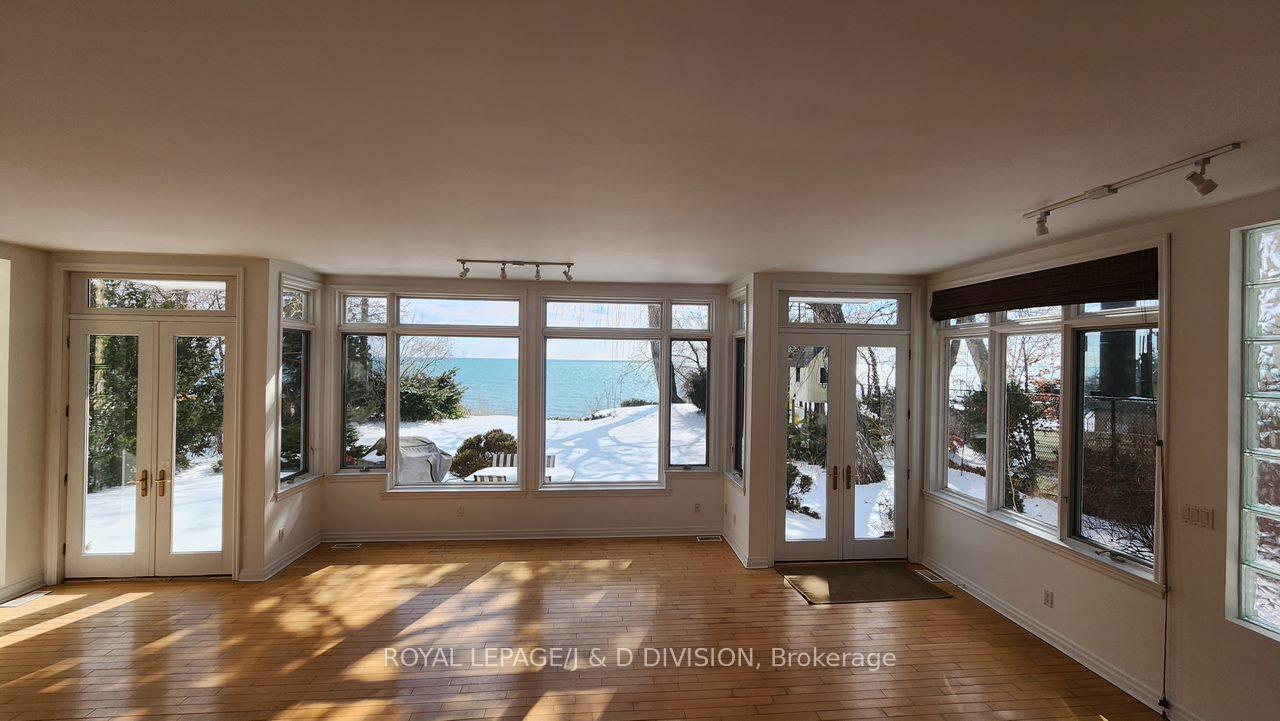 Photo 7 of 63 Lake Promenade, Etobicoke, Long Branch — HOMEH