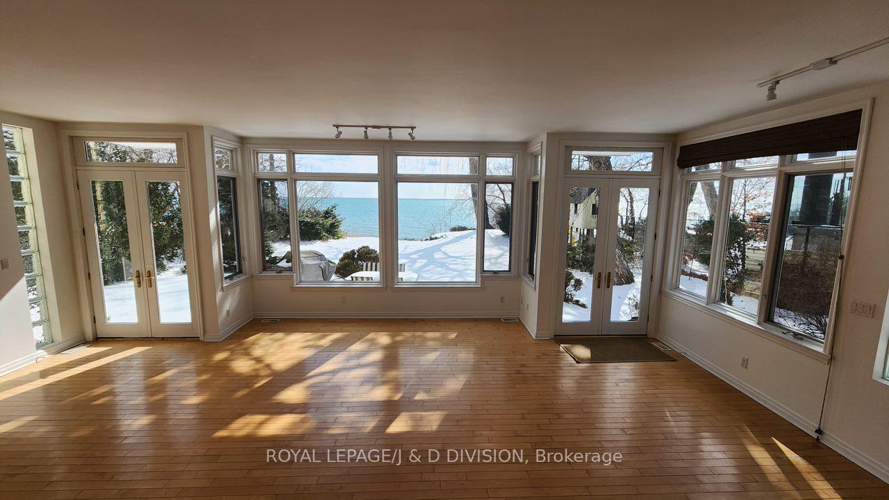 Photo 8 of 63 Lake Promenade, Etobicoke, Long Branch — HOMEH