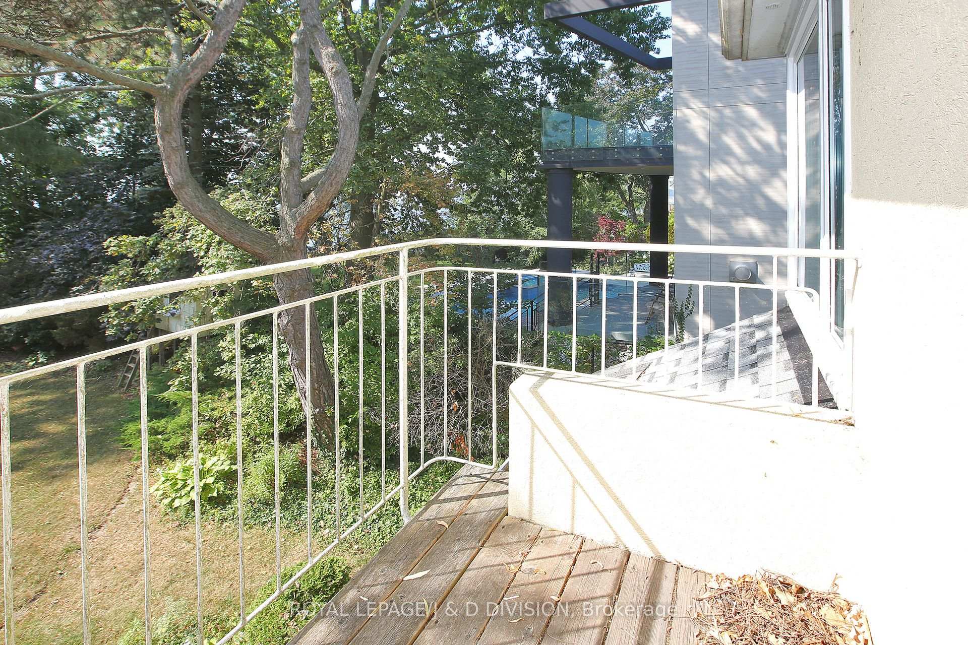 Photo 14 of 63 Lake Promenade, Etobicoke, Long Branch — HOMEH