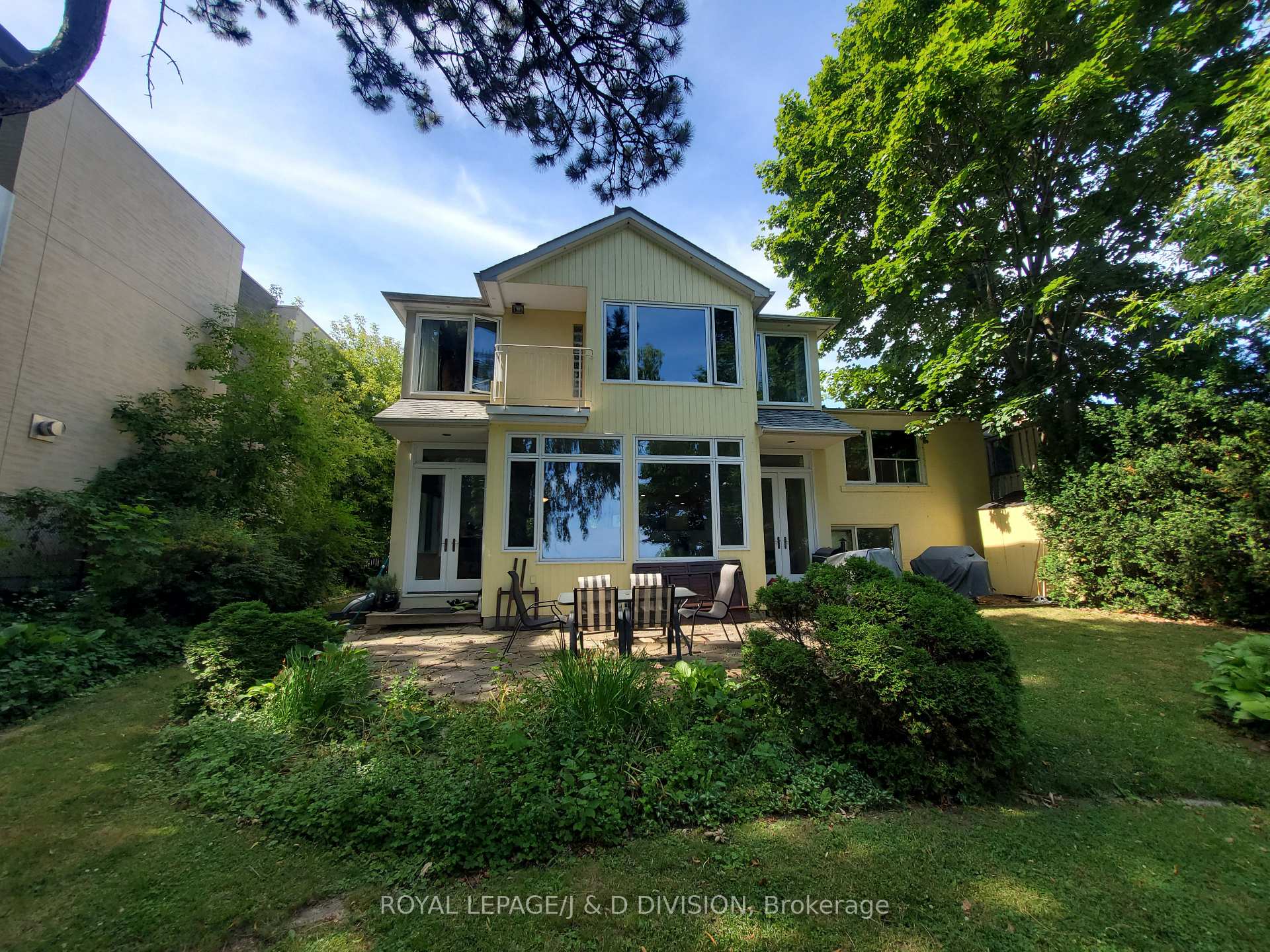 Photo 23 of 63 Lake Promenade, Etobicoke, Long Branch — HOMEH
