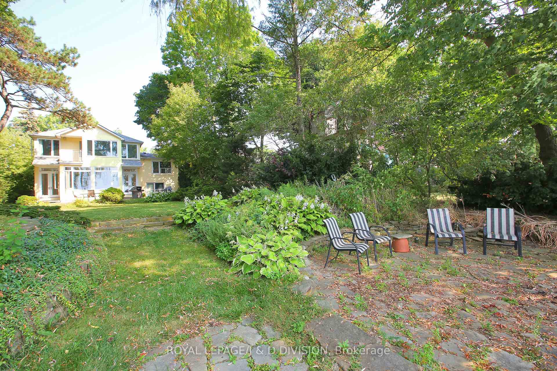 Photo 24 of 63 Lake Promenade, Etobicoke, Long Branch — HOMEH