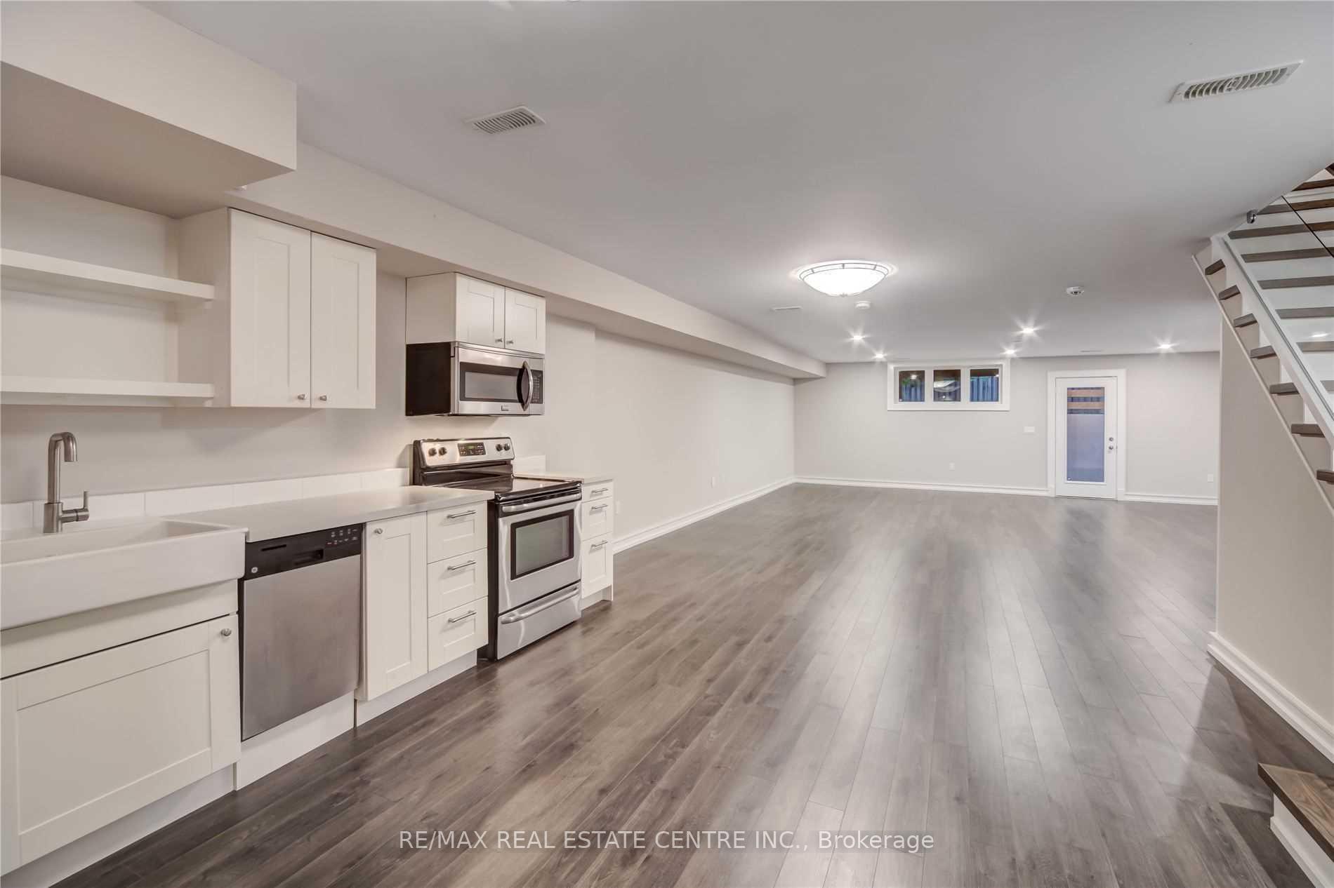 Photo 3 of 130 Lake Crescent, Etobicoke, Mimico — HOMEH