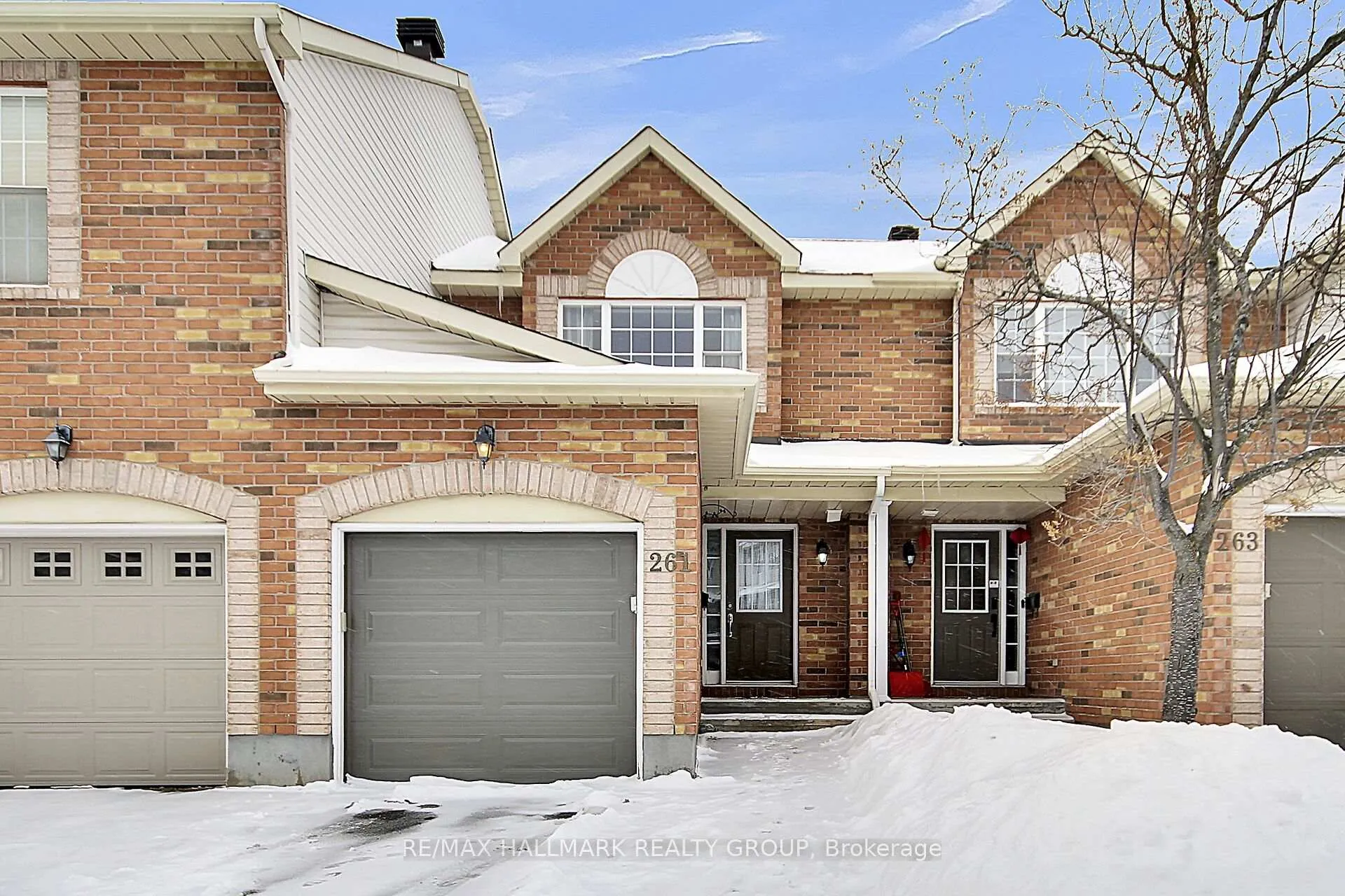 Photo 3 of 261 WestValley Pvt, Ottawa, Brookfield Gardens — HOMEH