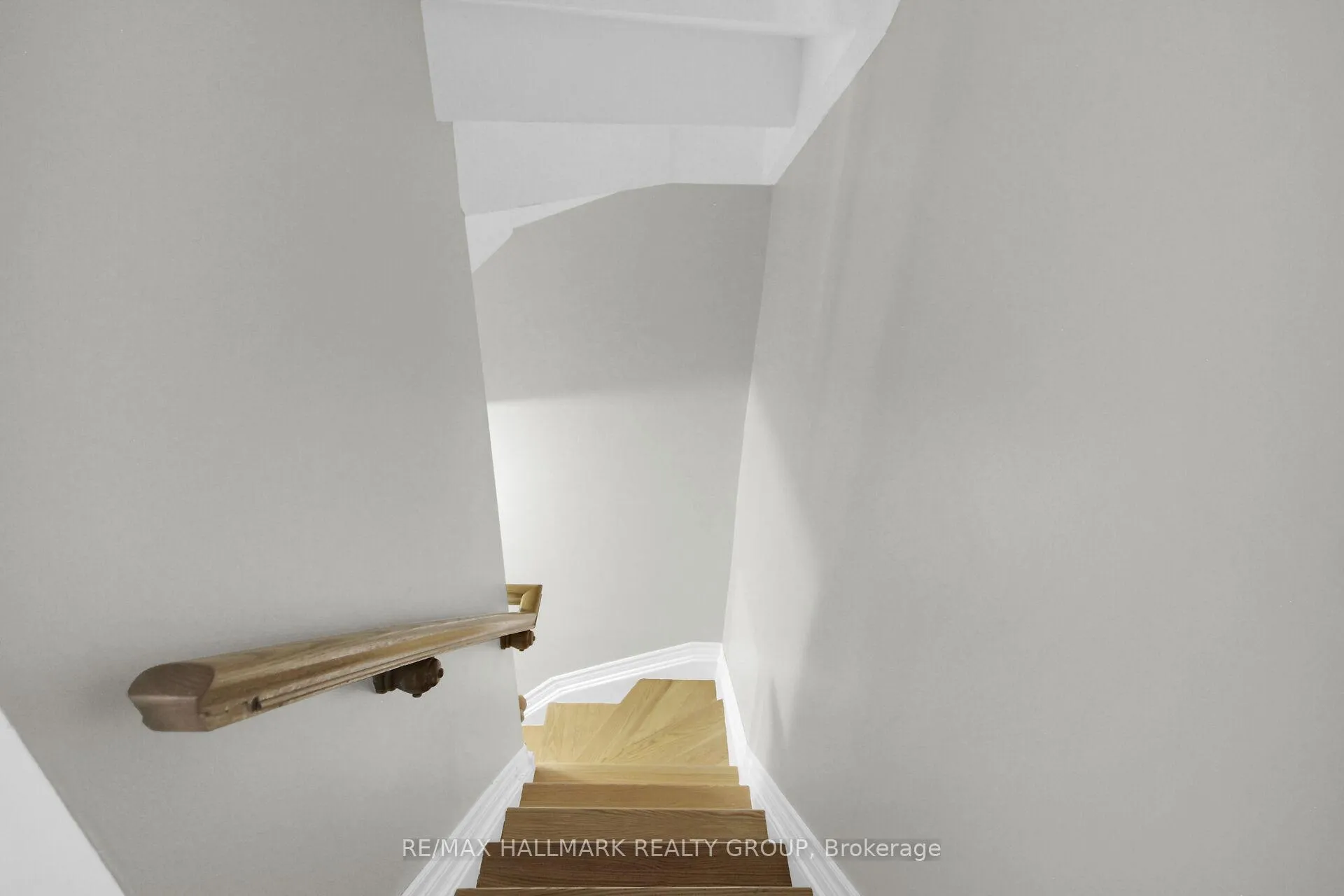 Photo 155 of 261 WestValley Pvt, Ottawa, Brookfield Gardens — HOMEH