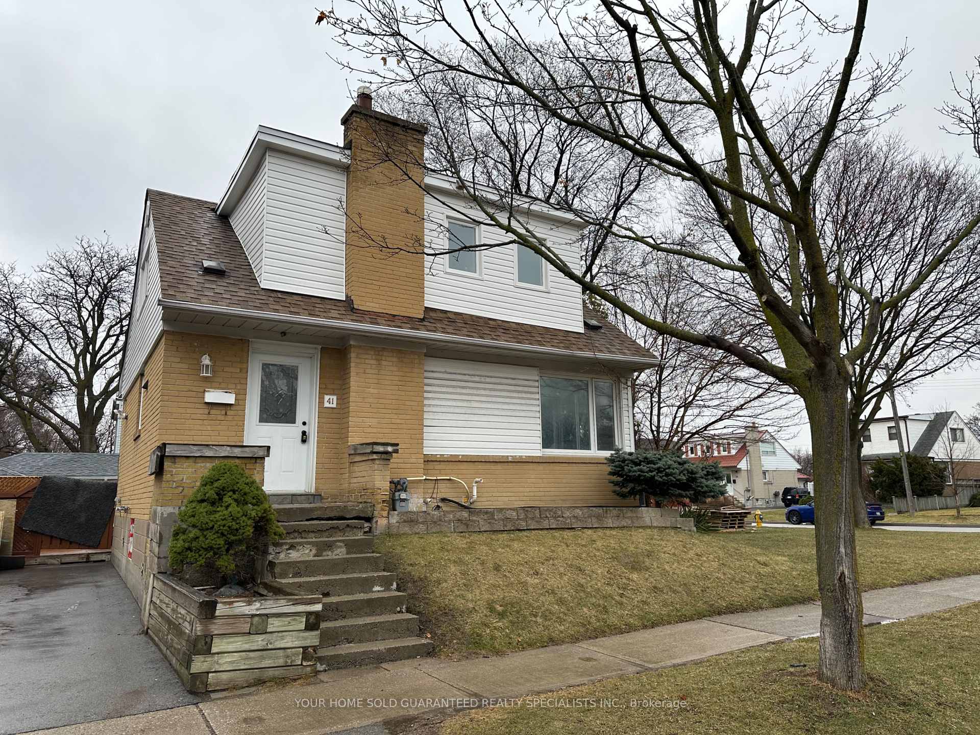 Front of 41 Tofield Crescent