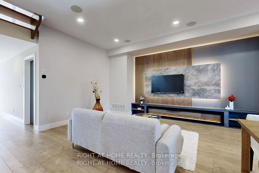 Photo 5 of 450 A Valermo Drive, Etobicoke, Alderwood — HOMEH