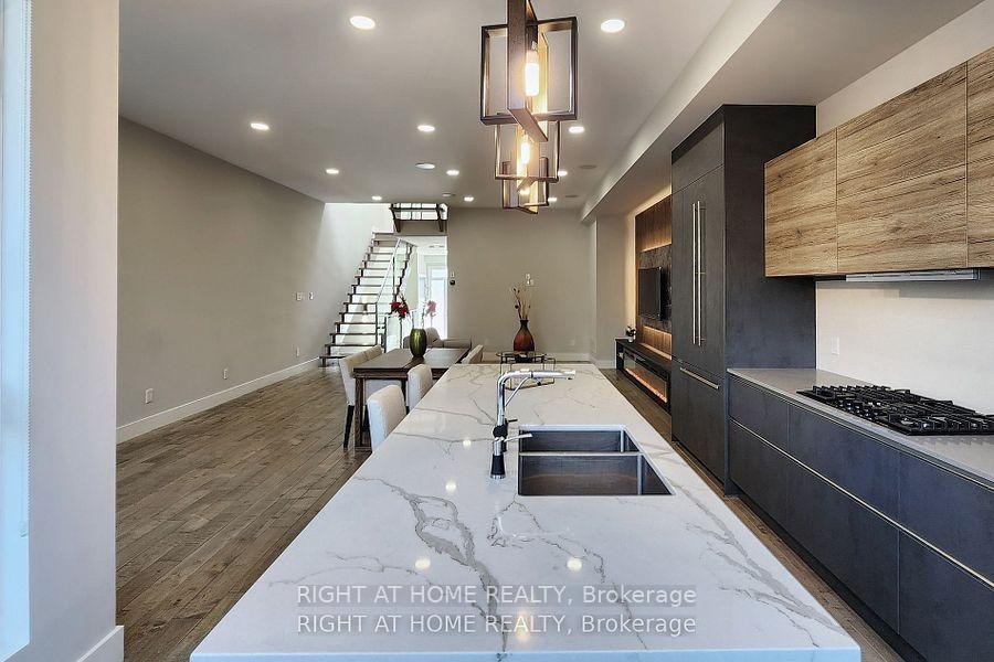 Photo 9 of 450 A Valermo Drive, Etobicoke, Alderwood — HOMEH